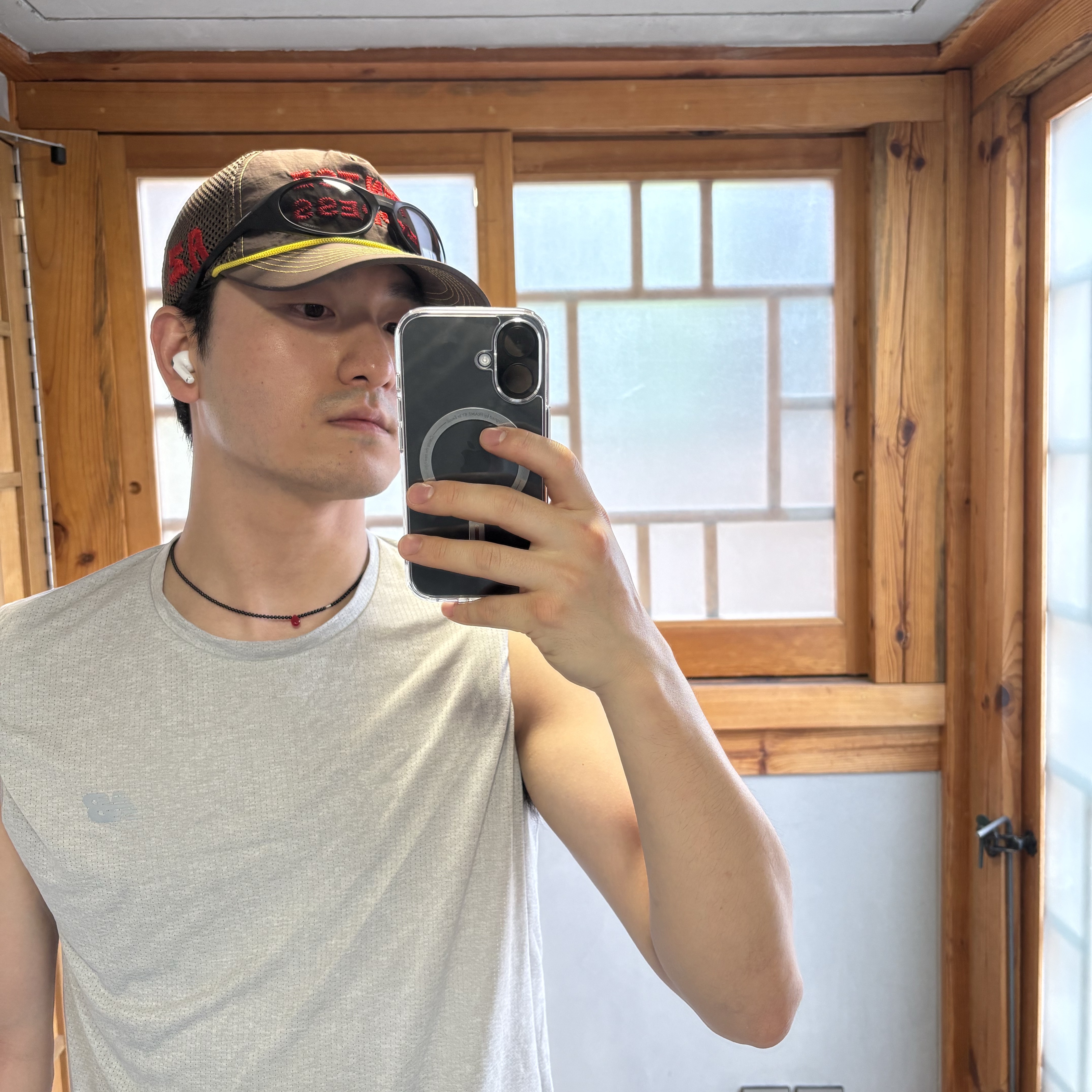 Alex Zono Ten Toe Express Trucker Hat Brown, Oakley Eye Jacket Redux Matte Black Frame Prizm Grey Lenses High Bridge Fit 착용 스타일