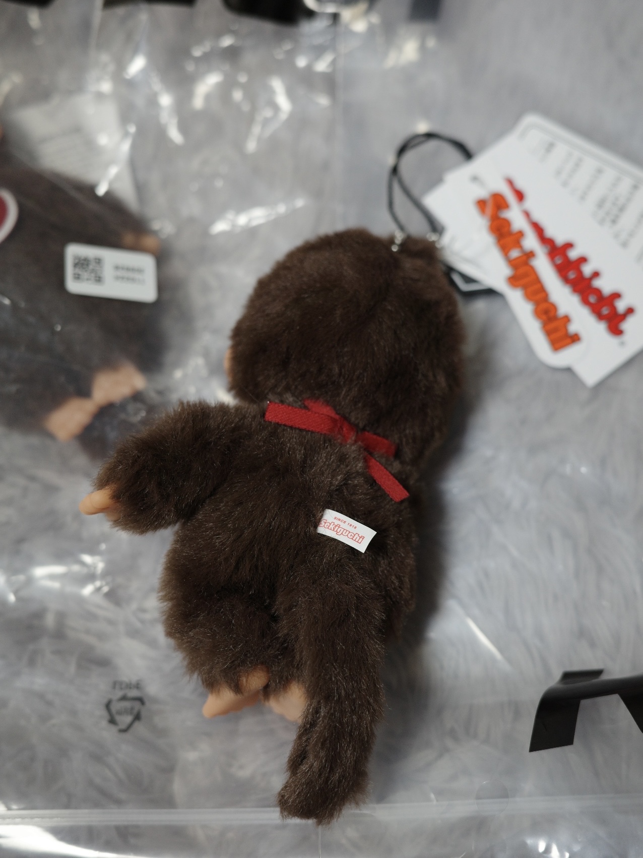 Monchhichi SS Girl Key Chain Brown 착용 스타일 - 2