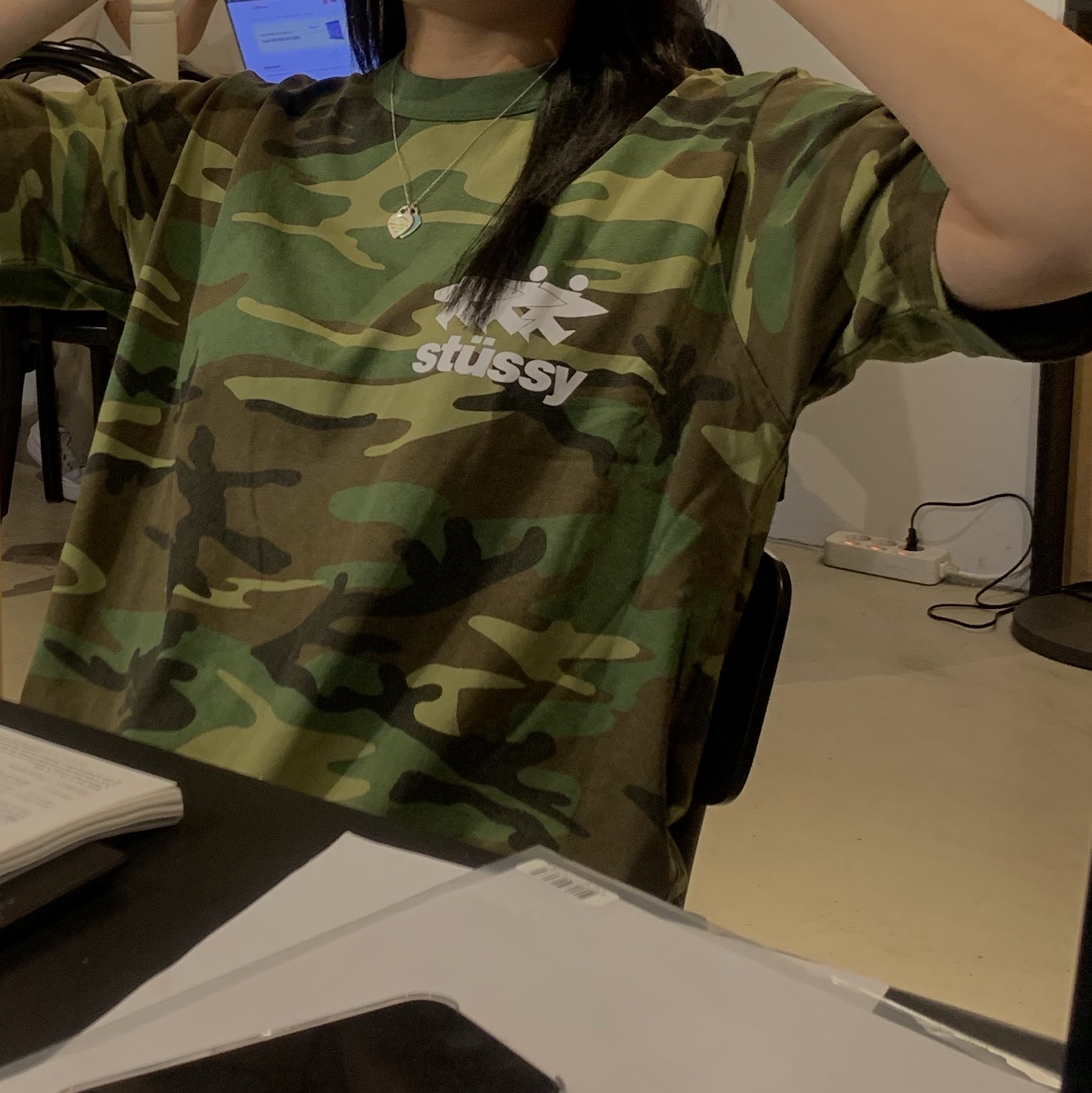 Stussy Surfwalk T-Shirt Camo 착용 스타일