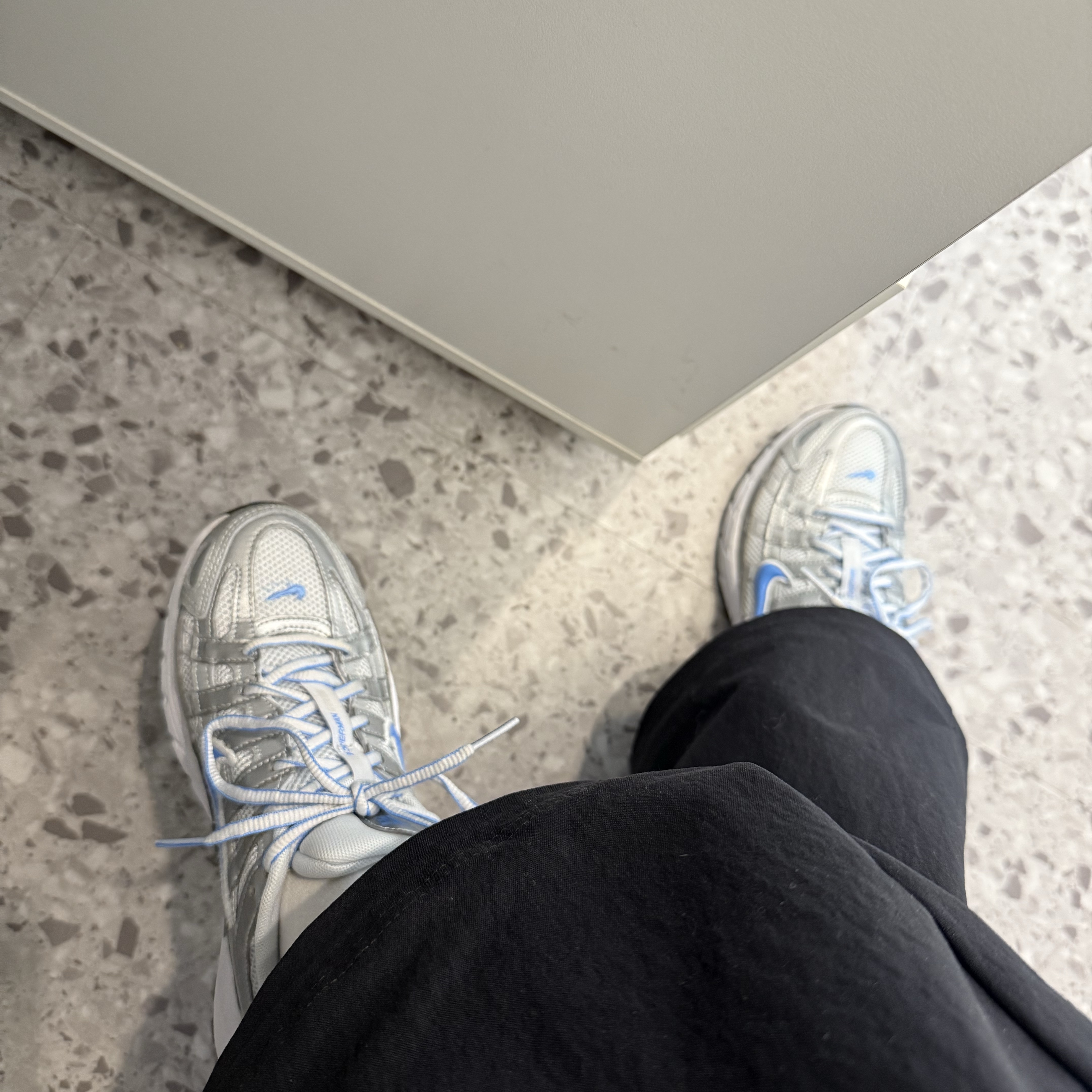 (GS) Nike P-6000 Metallic Platinum Pure Platinum 착용 스타일