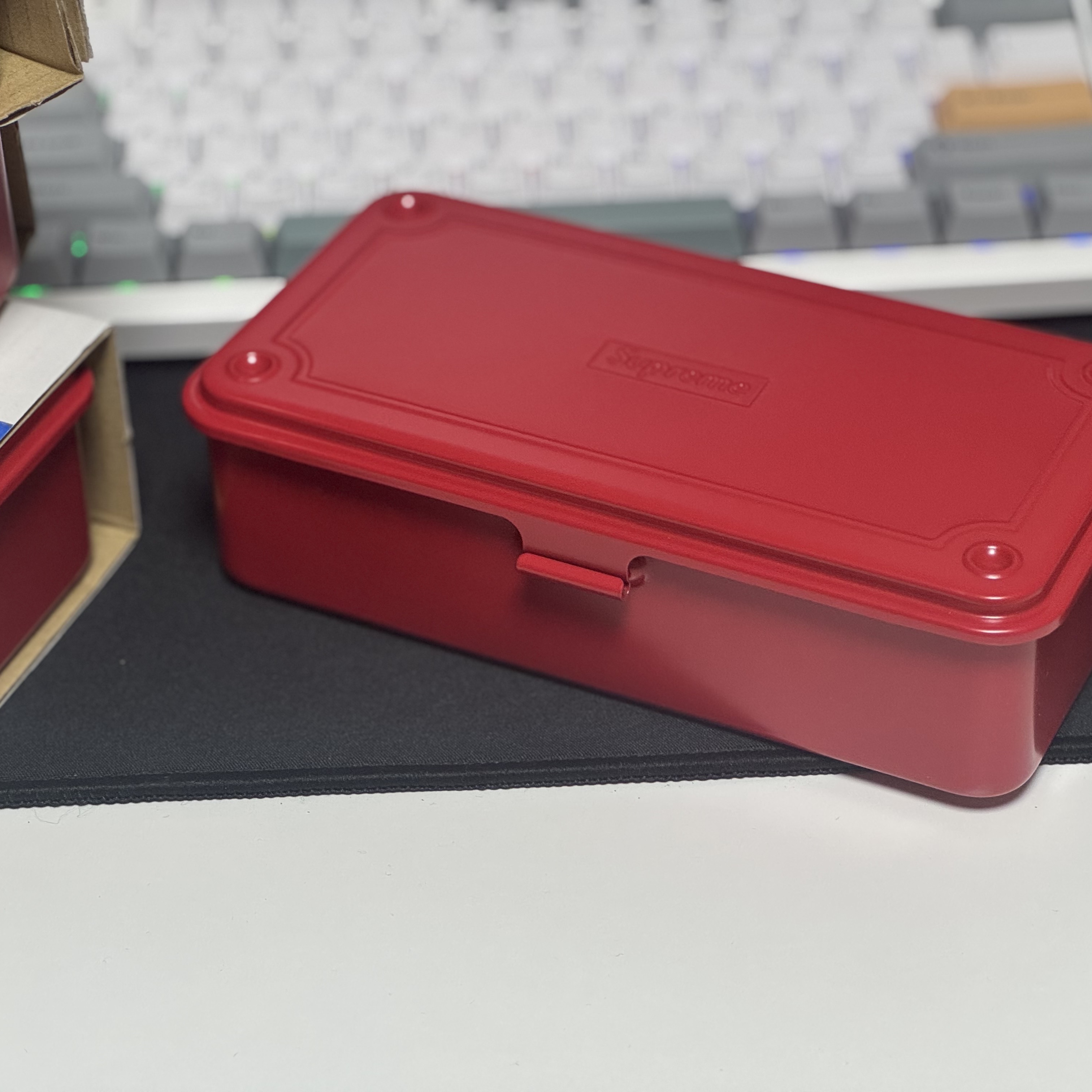 Supreme x Toyo Steel T-190 Mini Toolbox Red - 25SS 착용 스타일