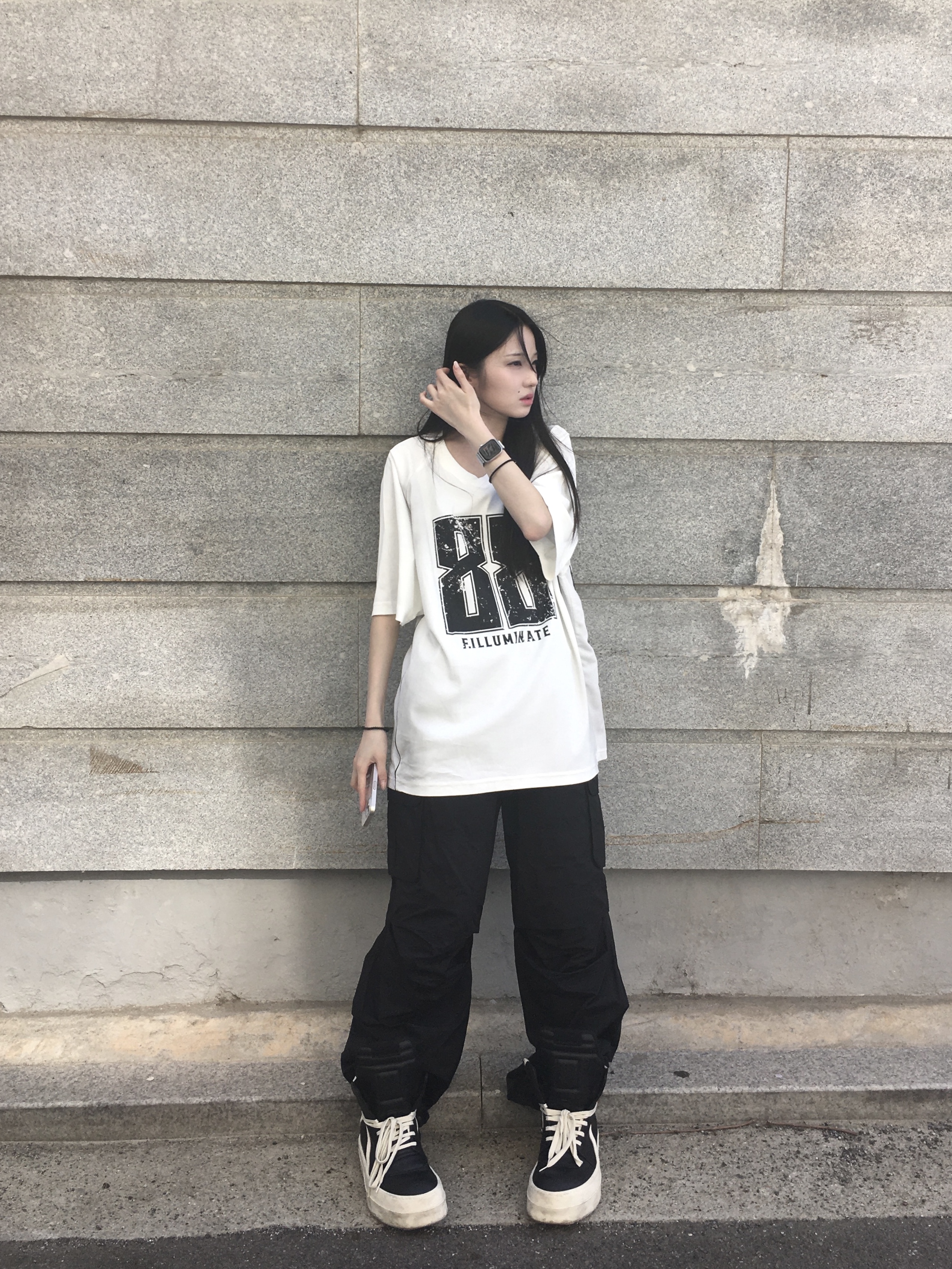 Rick Owens Hollywood Mega Bumper Geobasket in Full Grain Calf Leather Black Milk 착용 스타일 - 2