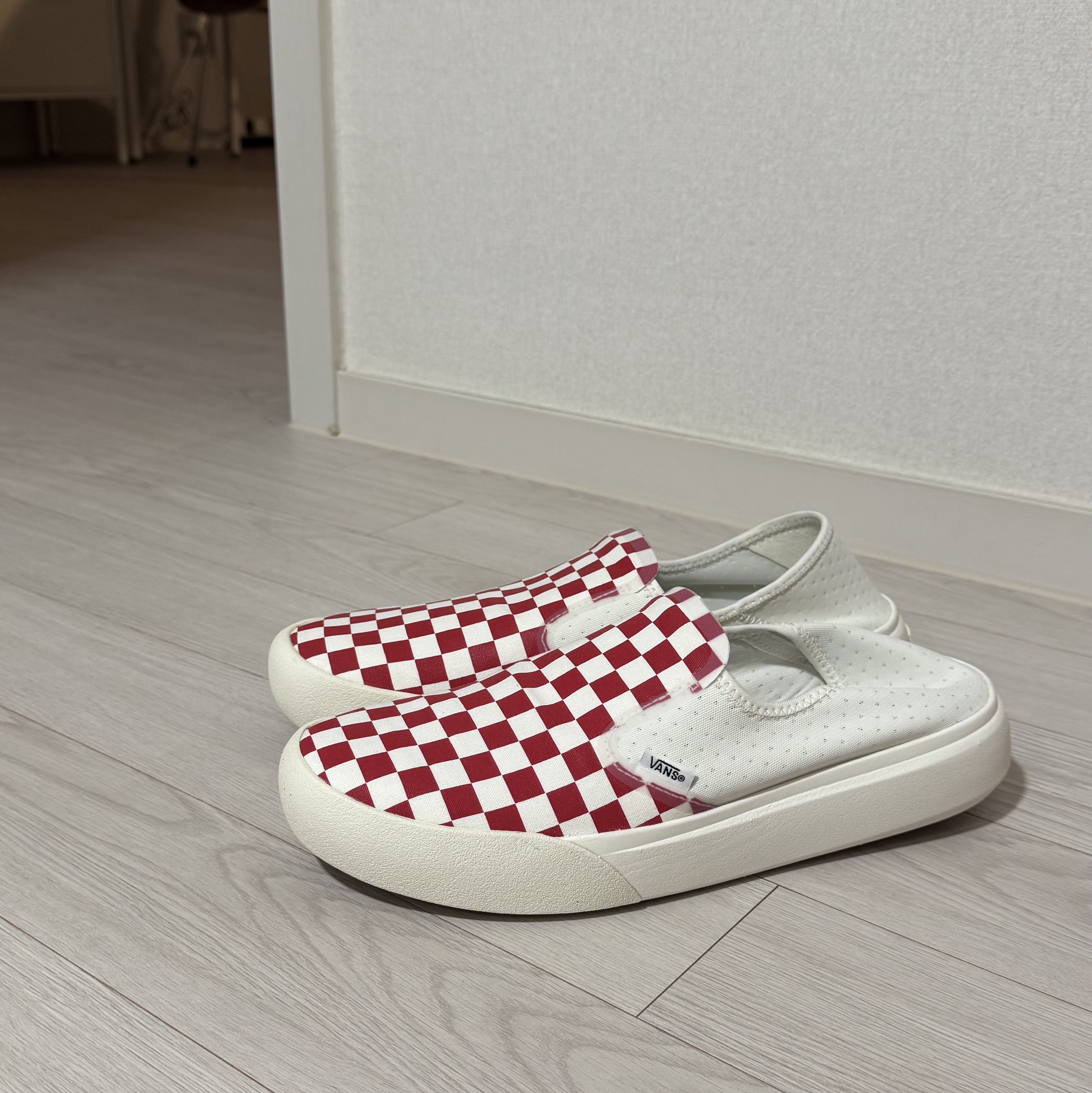 Vans ComfyCush One Checkerboard Racing Red Marshmallow 착용 스타일