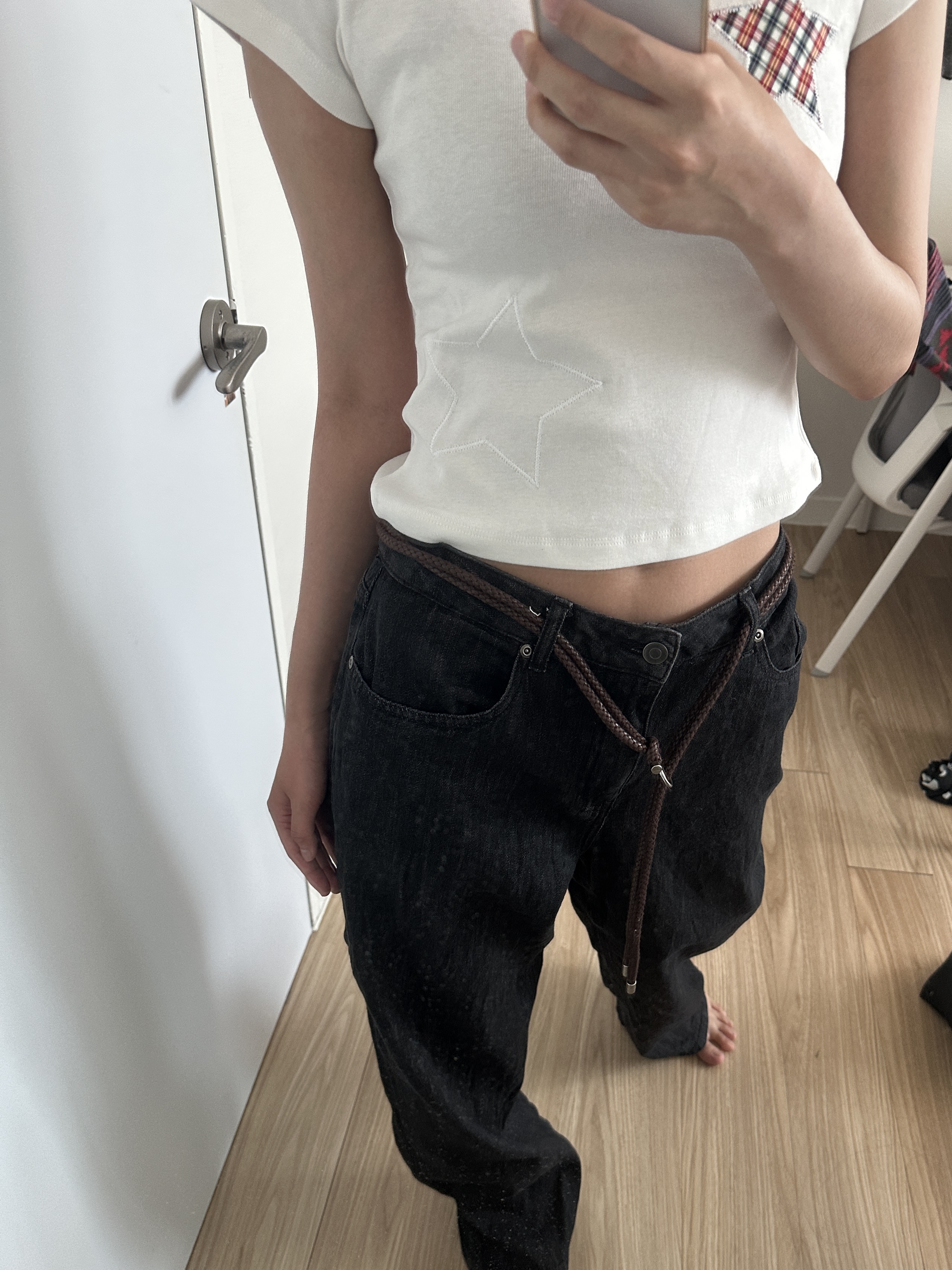 AEAE Check Star Tee White 착용 스타일