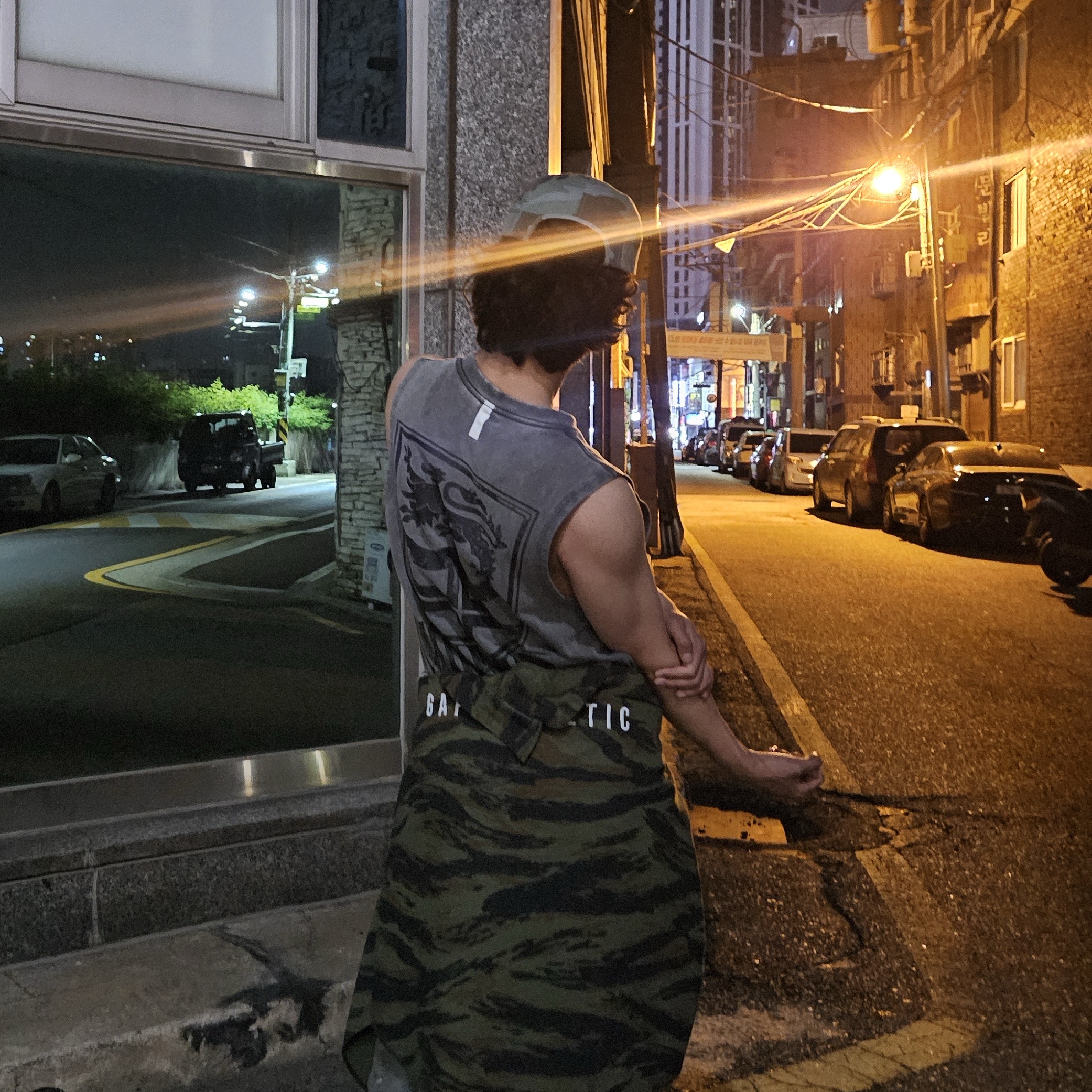 Palace x Gap Oxford Drop Shoulder Camo - 24SS, Supreme Mesh Pocket Camp Cap Slate Camo - 23FW 착용 스타일