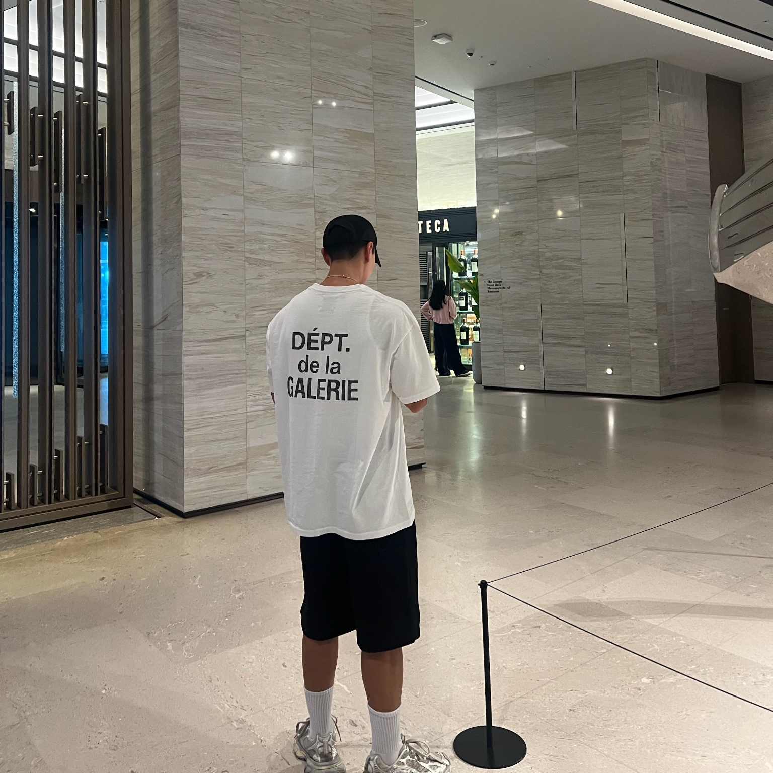 Gallery Dept. French T-Shirt White, Balenciaga 3XL Sneakers Light Beige 착용 스타일