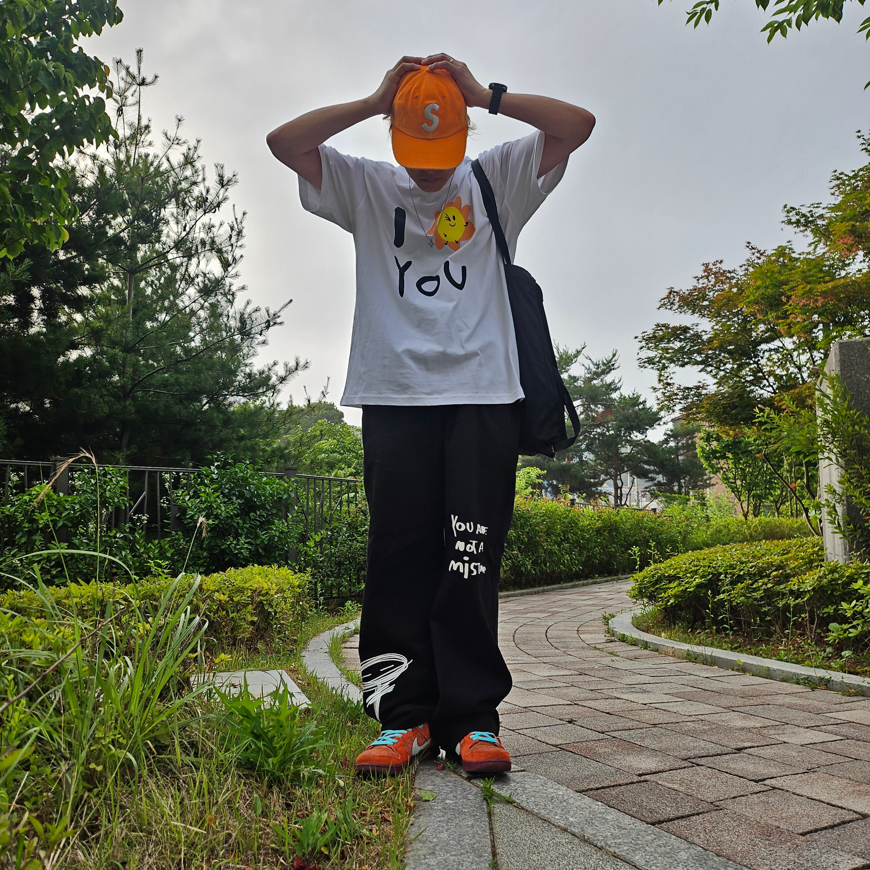 Supreme Pigment Canvas S Logo 6-Panel Orange - 23SS, Nike SB Dunk Low Pro Premium Mystic Red and Rosewood 착용 스타일 - 1