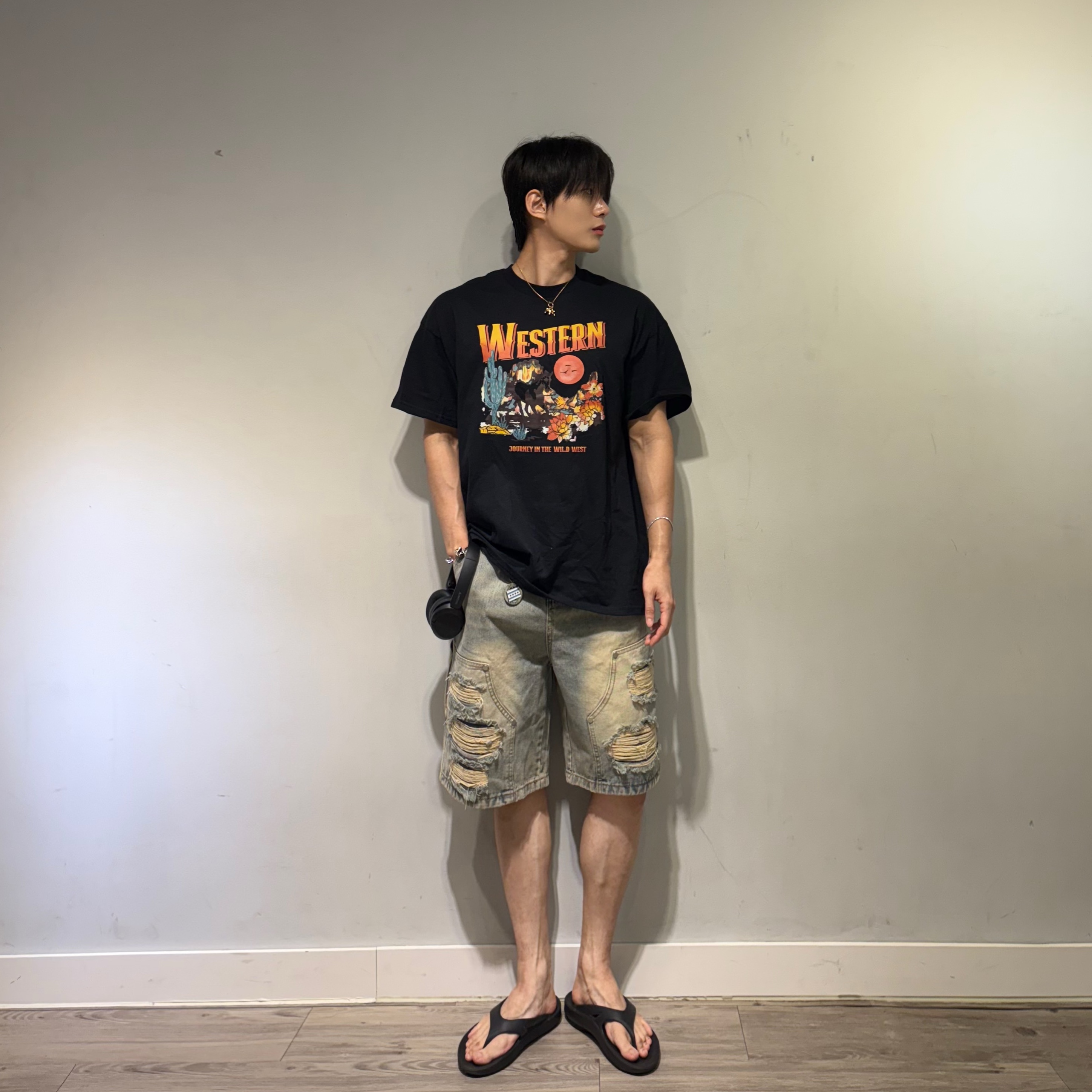 Gildan X American Collection Western T-Shirt Black 착용 스타일 - 6