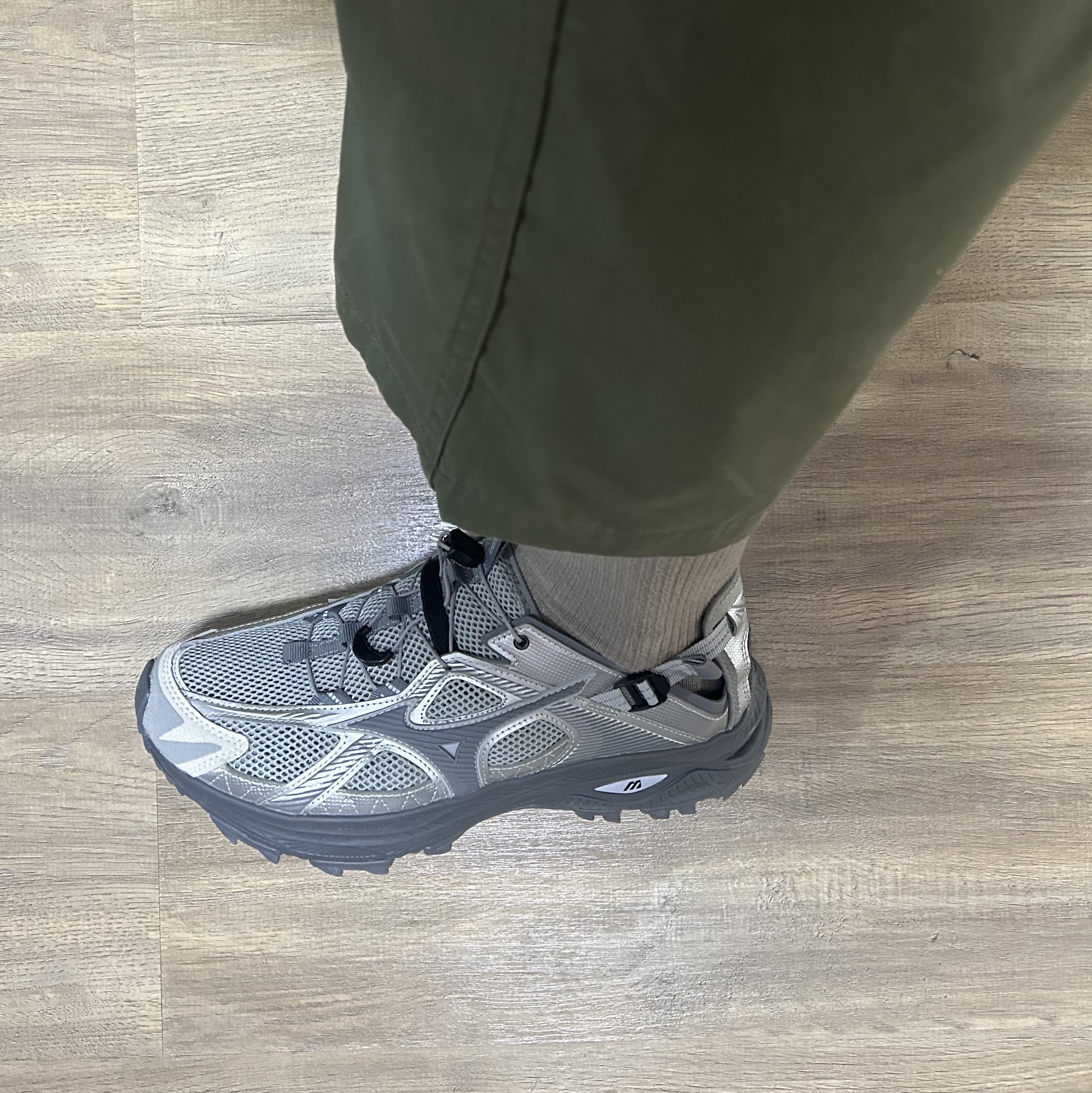 Mizuno Racer Trail SE Silver Grey 착용 스타일 - 1
