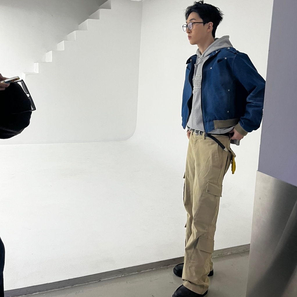 Blue Sunflower Semi Wide Cargo Pants Beige 착용 스타일 - 1