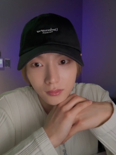 Undermycar Mu.17 Anti Fxxking Logo Play Basic Ball Cap Black / White 착용 스타일