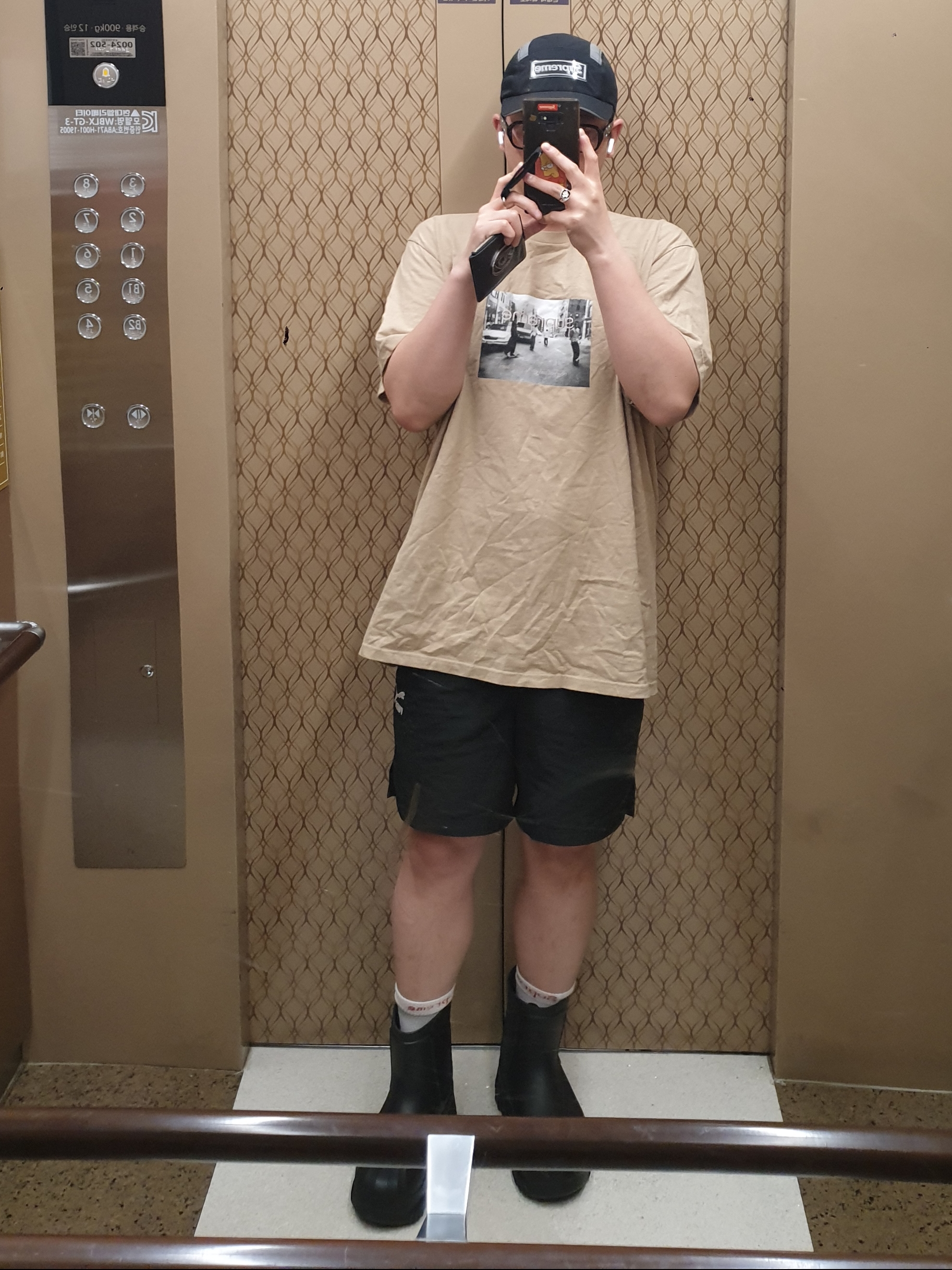 Supreme Side Mesh Camp Cap Black - 25SS, Supreme Crew 96 T-Shirt Khaki - 24SS 착용 스타일