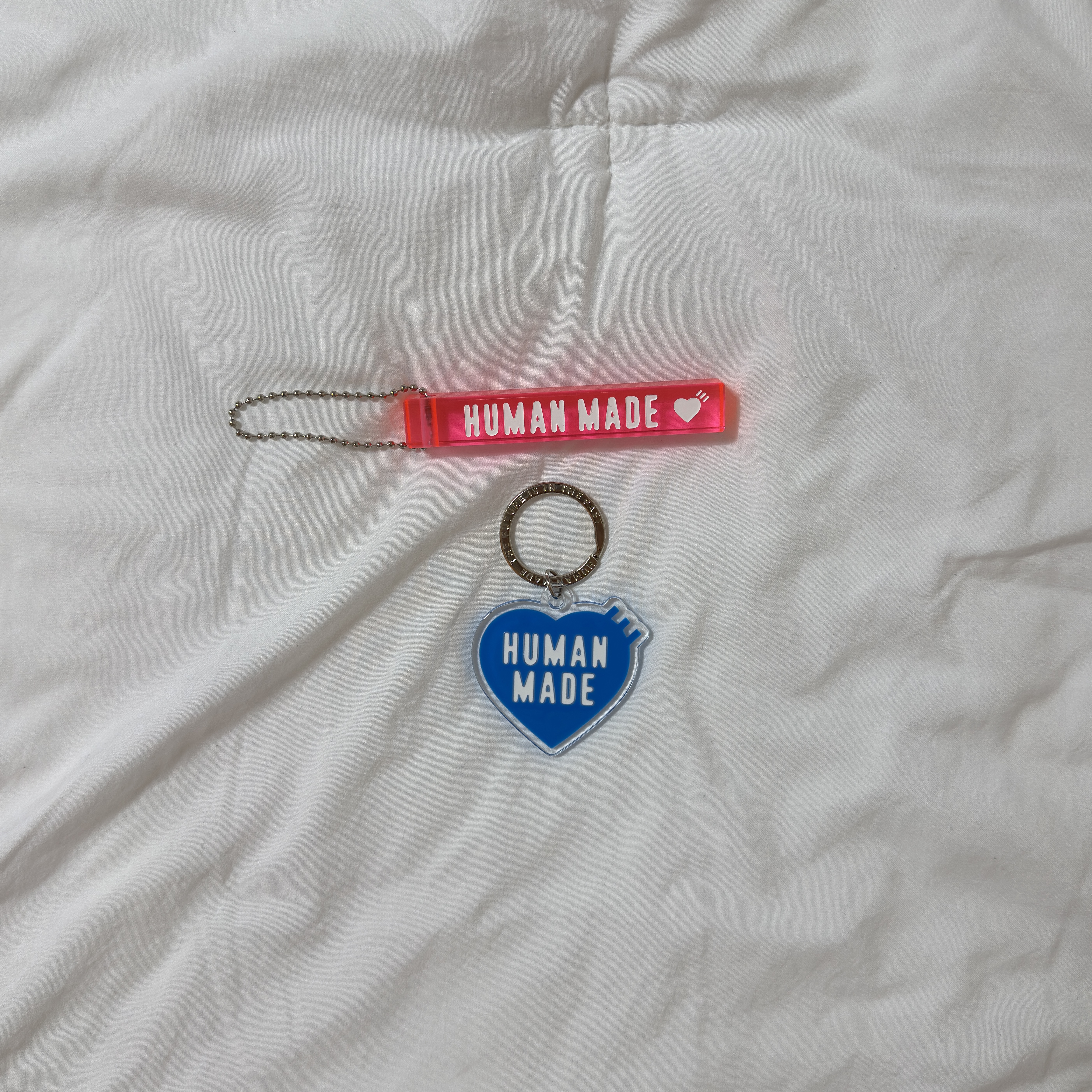 Human Made Acrylic Heart Keyring Blue, Human Made Acrylic Keychain Pink 착용 스타일 - 2