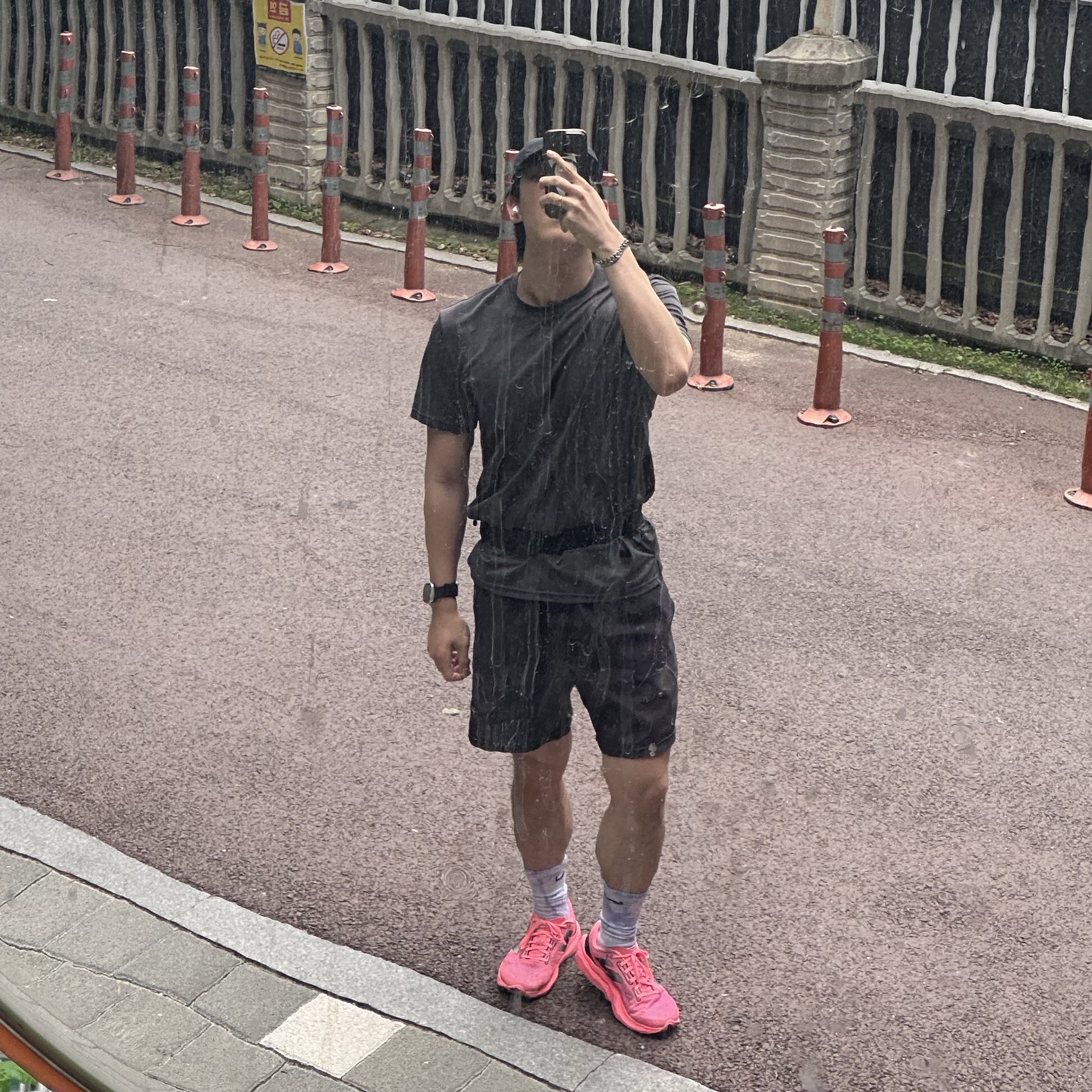 New Balance Fuelcell Rebel v4 Ultra Pink Black - 2E Wide 착용 스타일