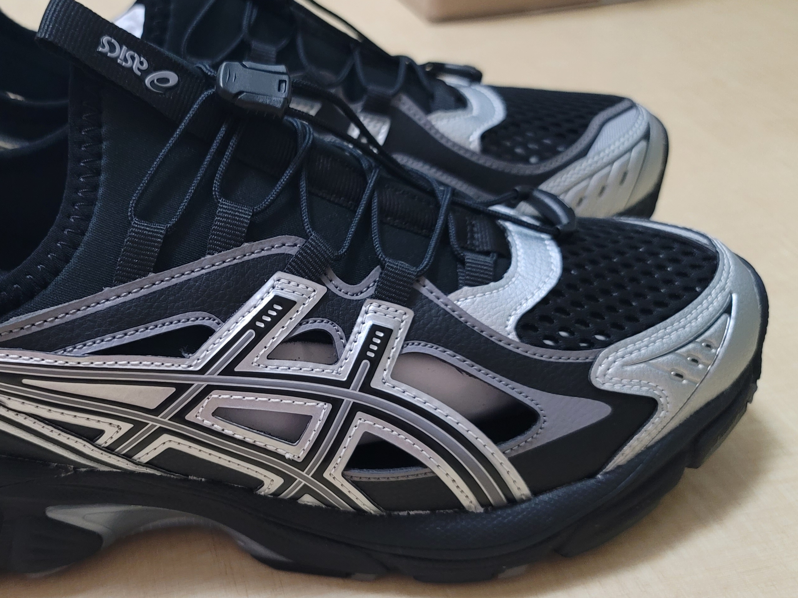 Asics GT-2160 Breeze Black Pure Silver 착용 스타일