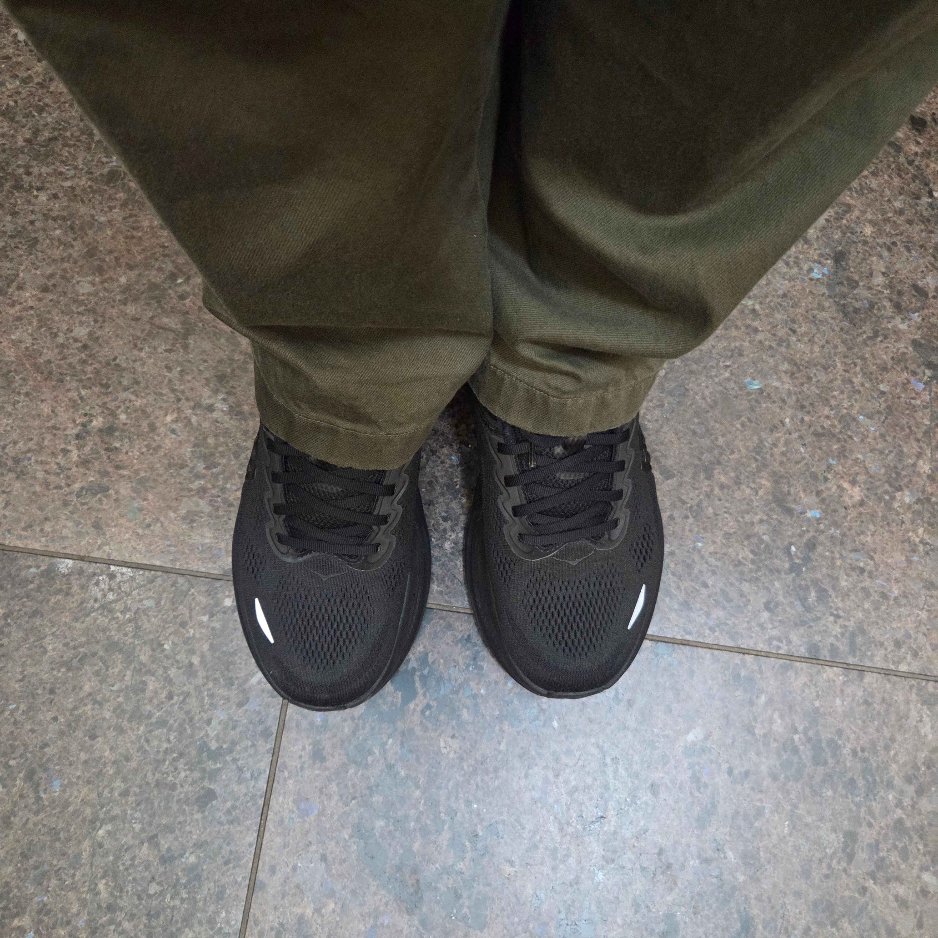 Hoka Bondi 9 Black - Wide 착용 스타일 - 2