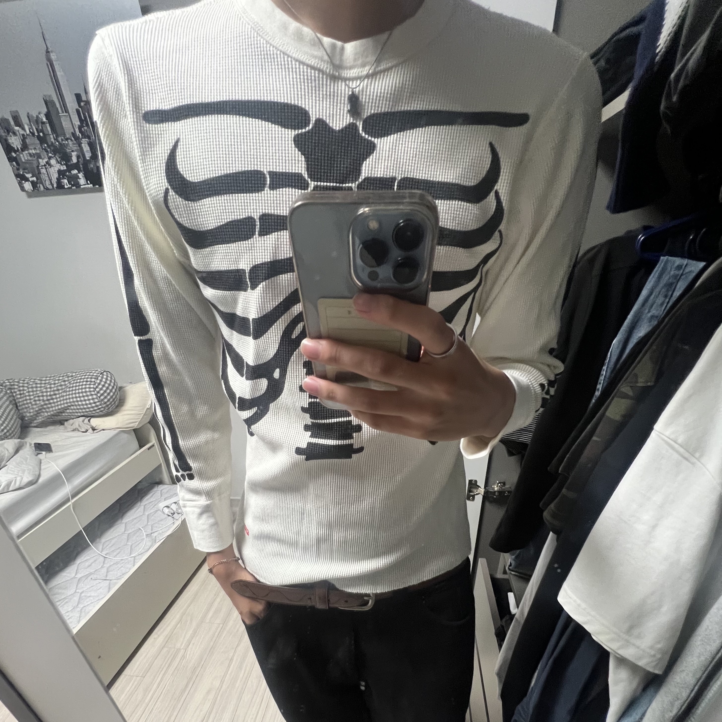 Supreme Hanes Bones Thermal Crew Natural (1 Pack), Polar Skate Co. Big Boy Pants Pitch Black 착용 스타일