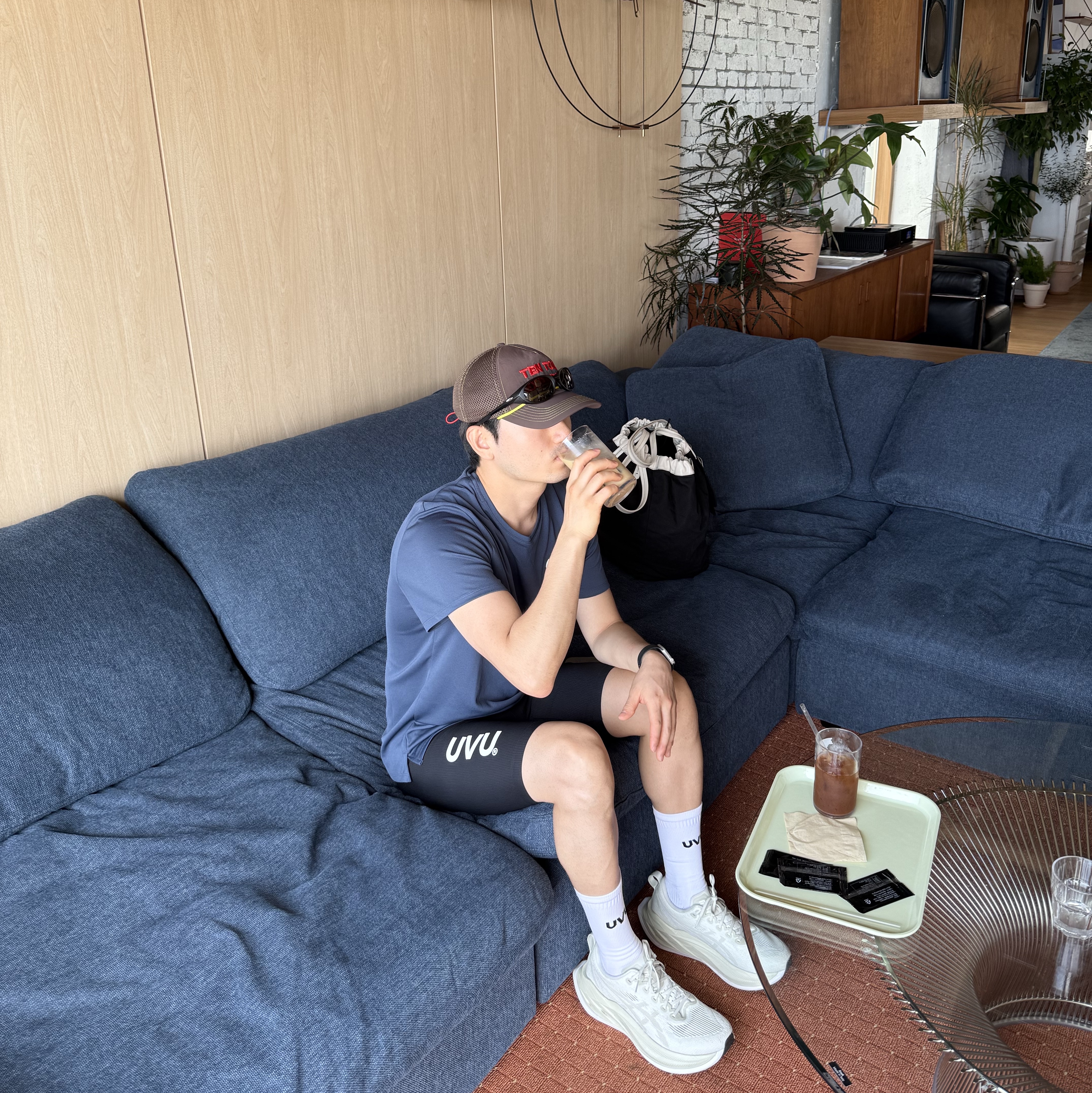 Alex Zono Ten Toe Express Trucker Hat Brown, Oakley Eye Jacket Redux Matte Black Frame Prizm Grey Lenses High Bridge Fit 착용 스타일