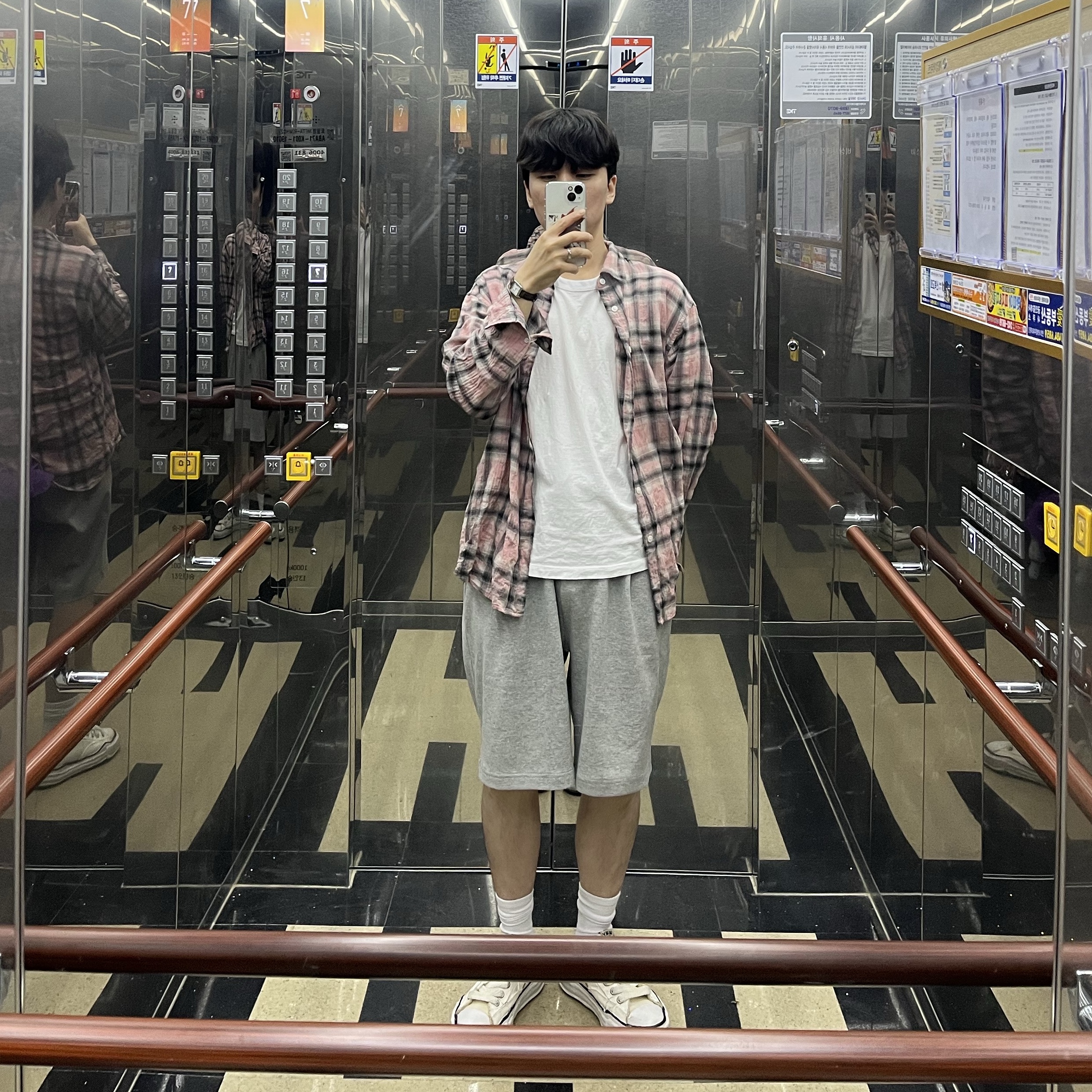 Maison Mihara Yasuhiro Peterson OG Sole Canvas Low Sneakers White 착용 스타일