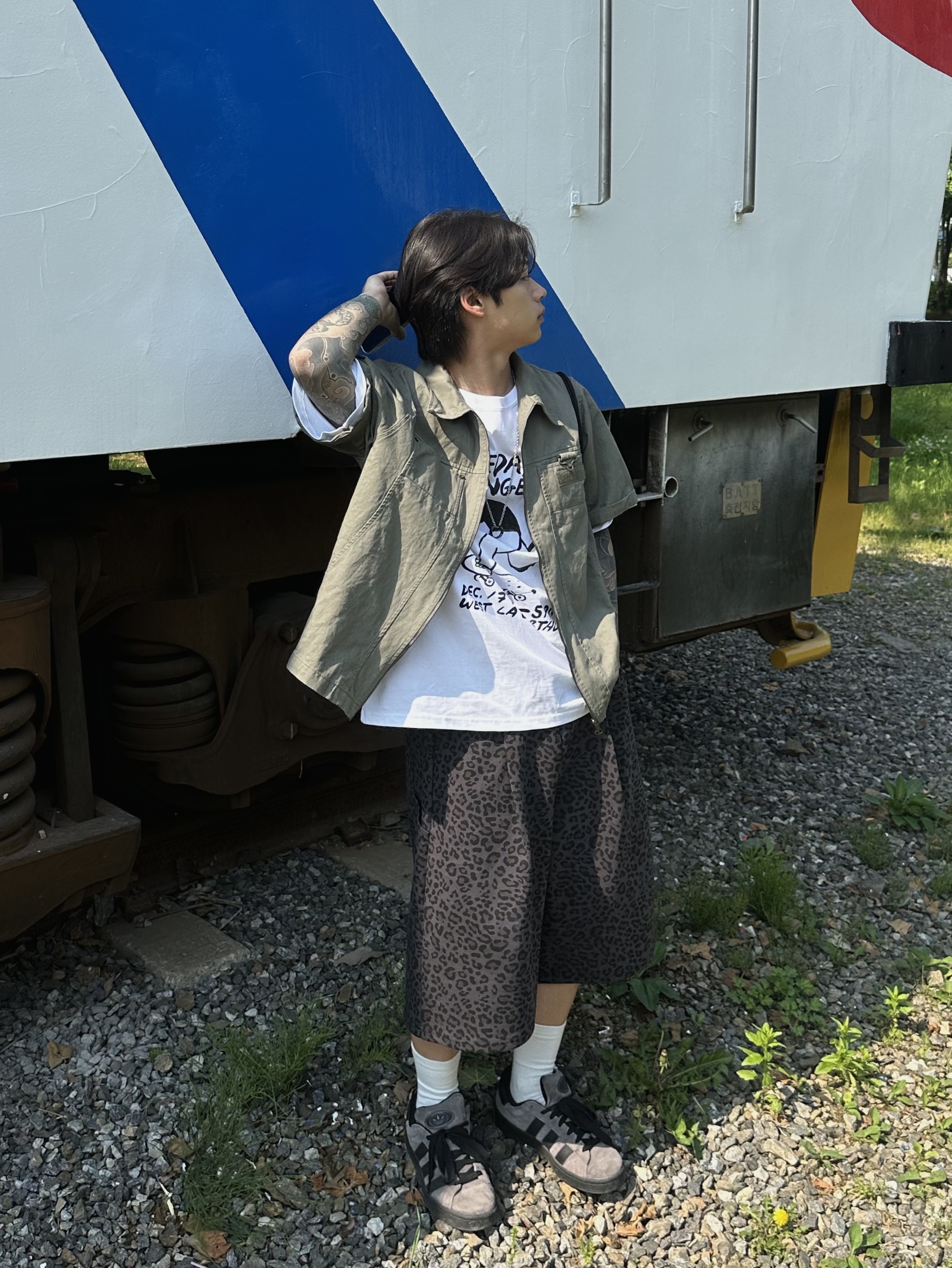 Adidas Campus 00s Charcoal Core Black 착용 스타일 - 6