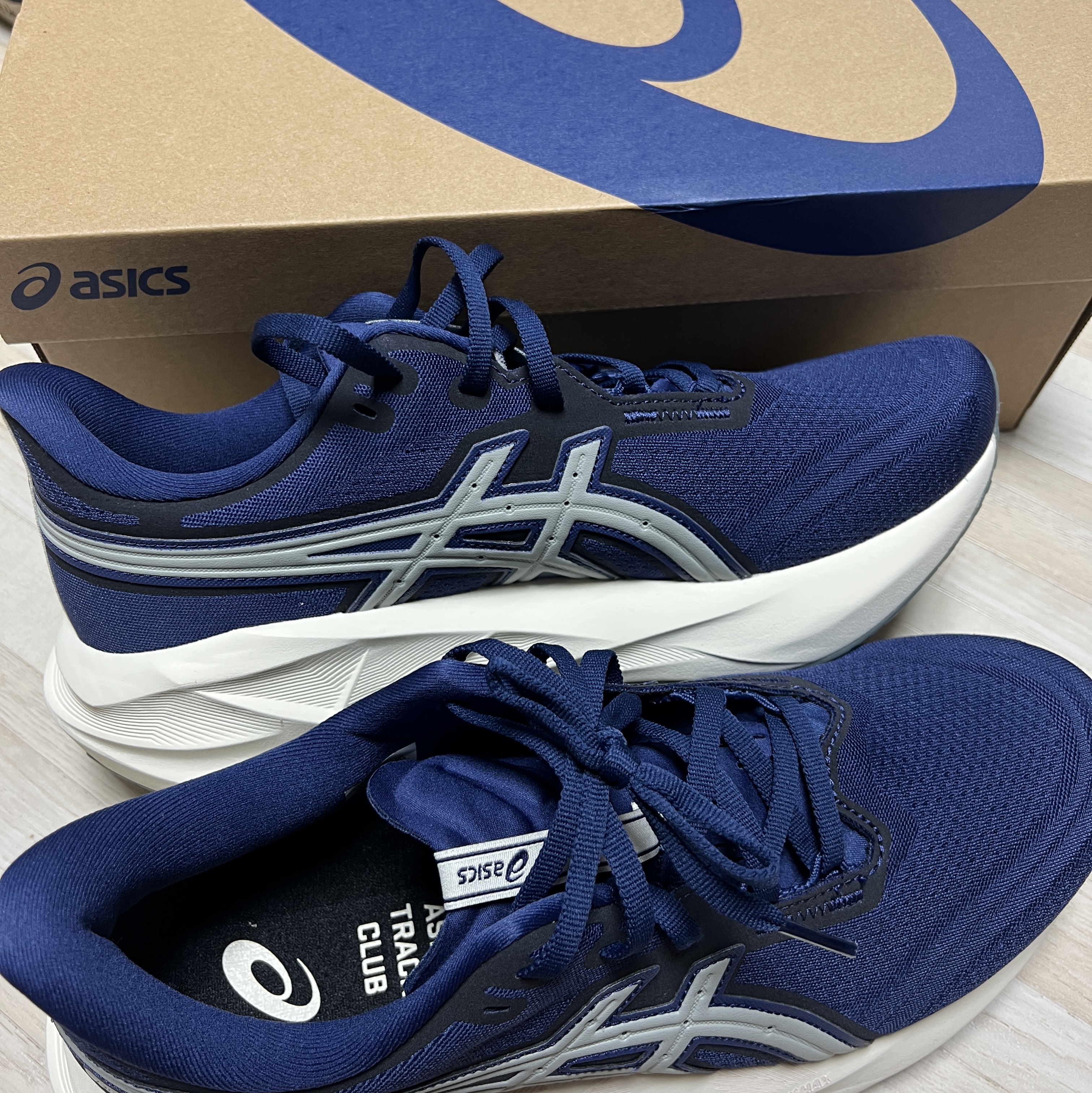 Asics Novablast 5 Indigo Blue Seal Grey 착용 스타일 - 1
