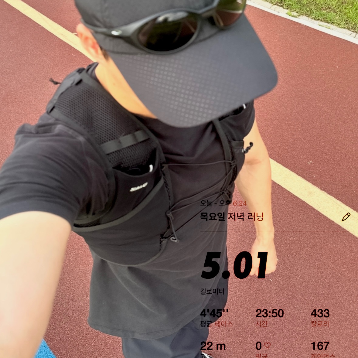 Salomon Active Skin 4 Set Black Metal, Oakley Eye Jacket Redux Matte Black Frame Prizm Grey Lenses High Bridge Fit 착용 스타일 - 2