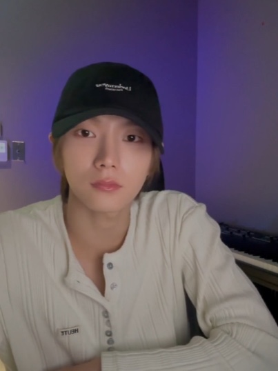 Undermycar Mu.17 Anti Fxxking Logo Play Basic Ball Cap Black / White 착용 스타일