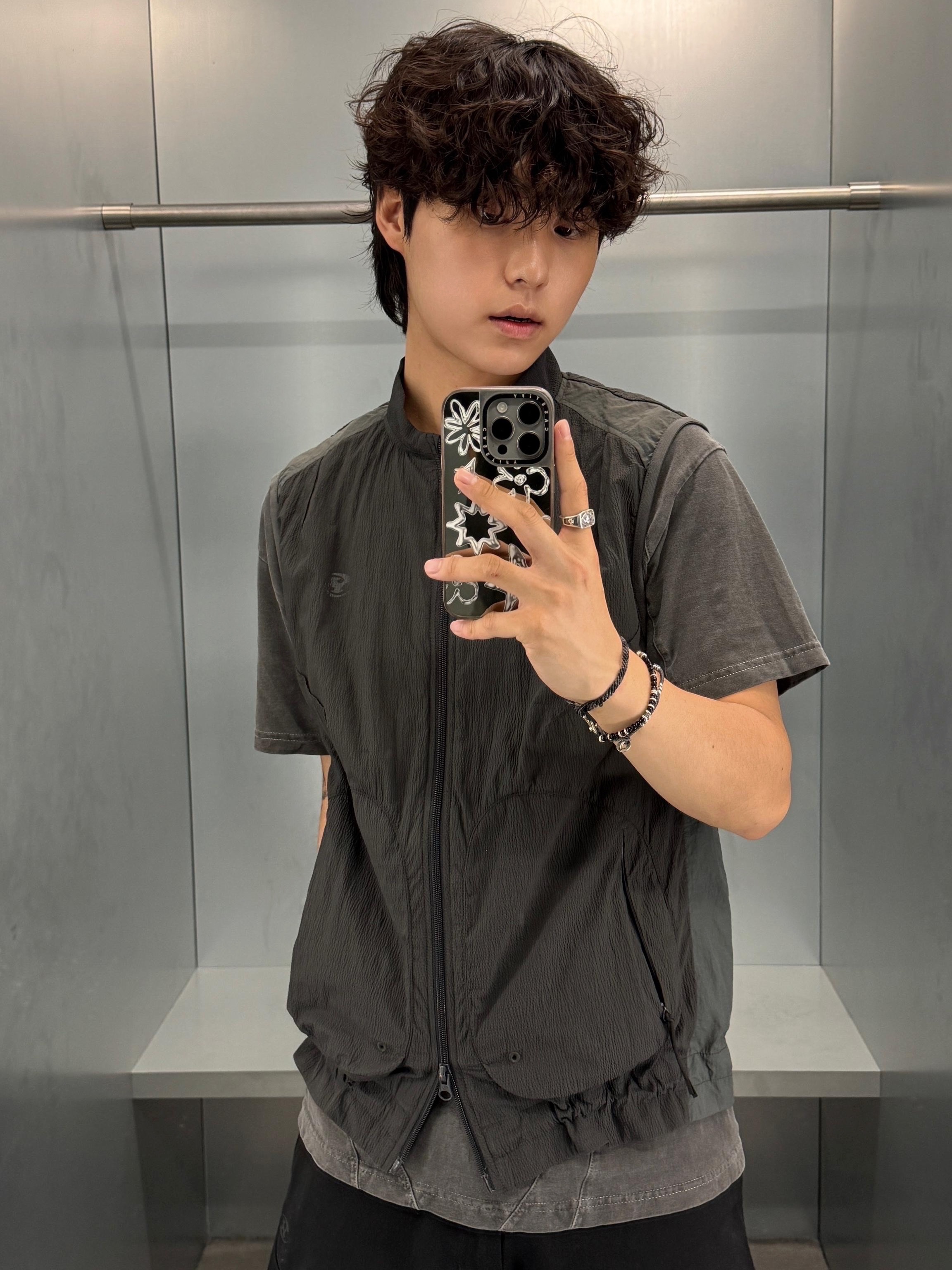 Sansan Gear Terraface Vest Charcoal, Sansan Gear Faded Washing T-Shirt Charcoal 착용 스타일 - 1
