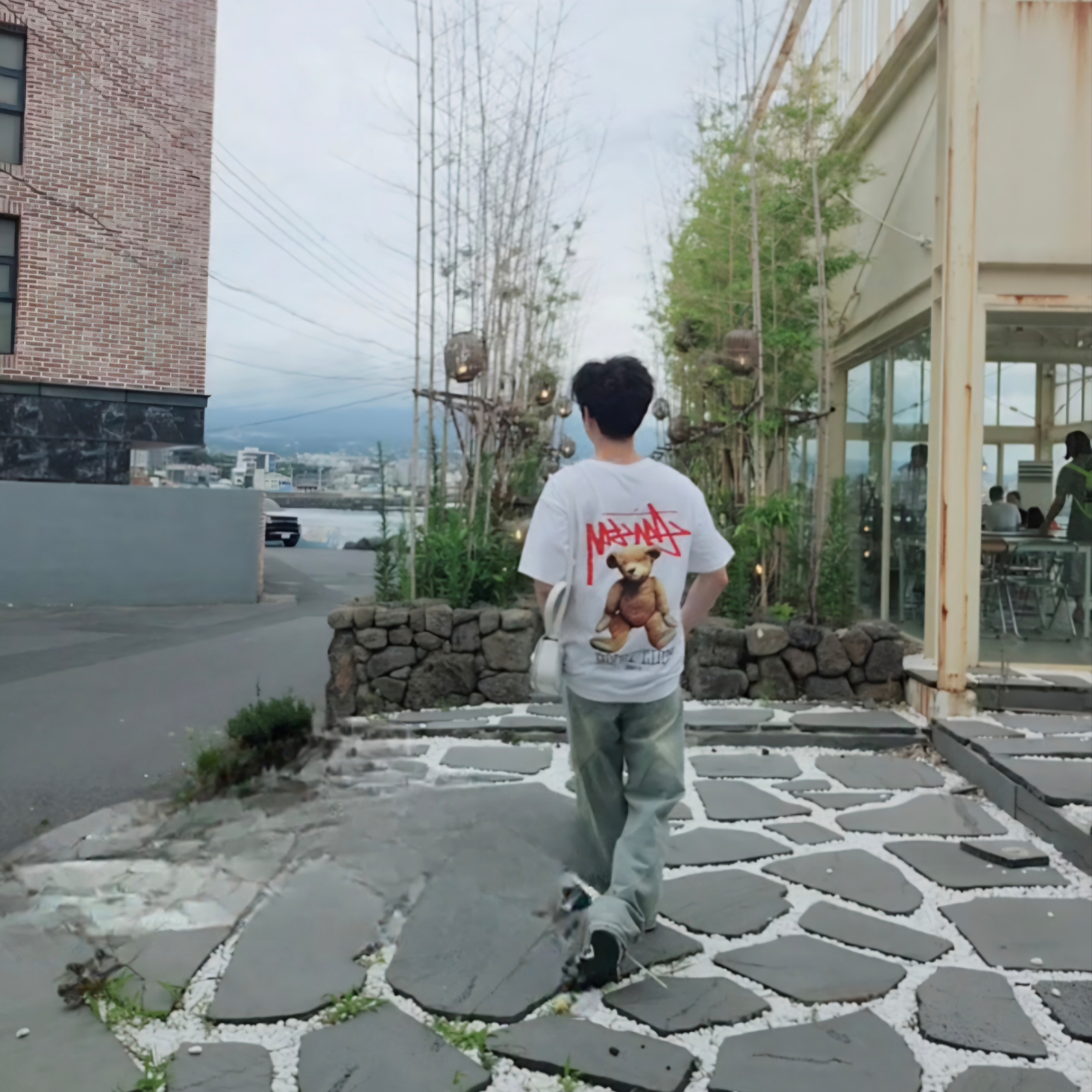 Nike x Off-White Dunk Low Pine Green, Stussy Built Tough T-Shirt White 착용 스타일 - 2
