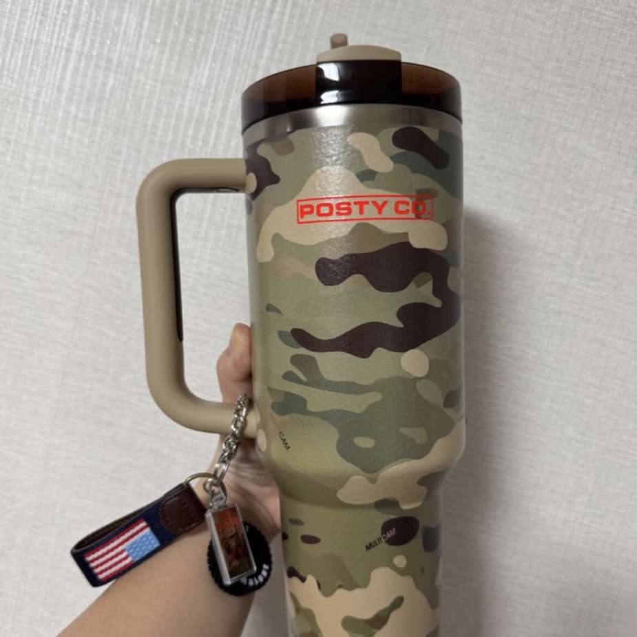 Stanley x The Post Malone Quencher H2.0 Flowstate Tumbler 1.18L Multicam 착용 스타일