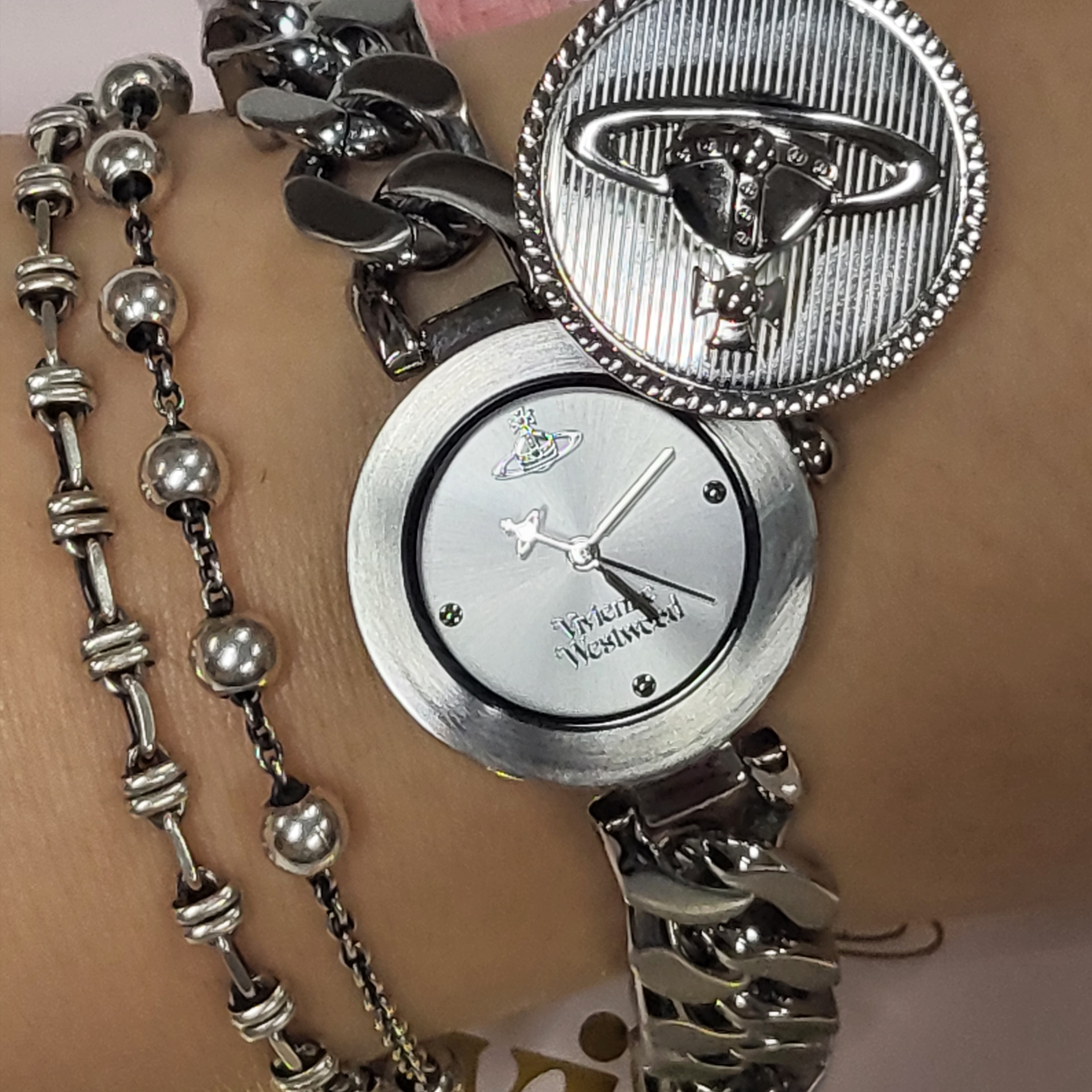 (W) Vivienne Westwood Orb Button 25mm Silver 착용 스타일 - 1
