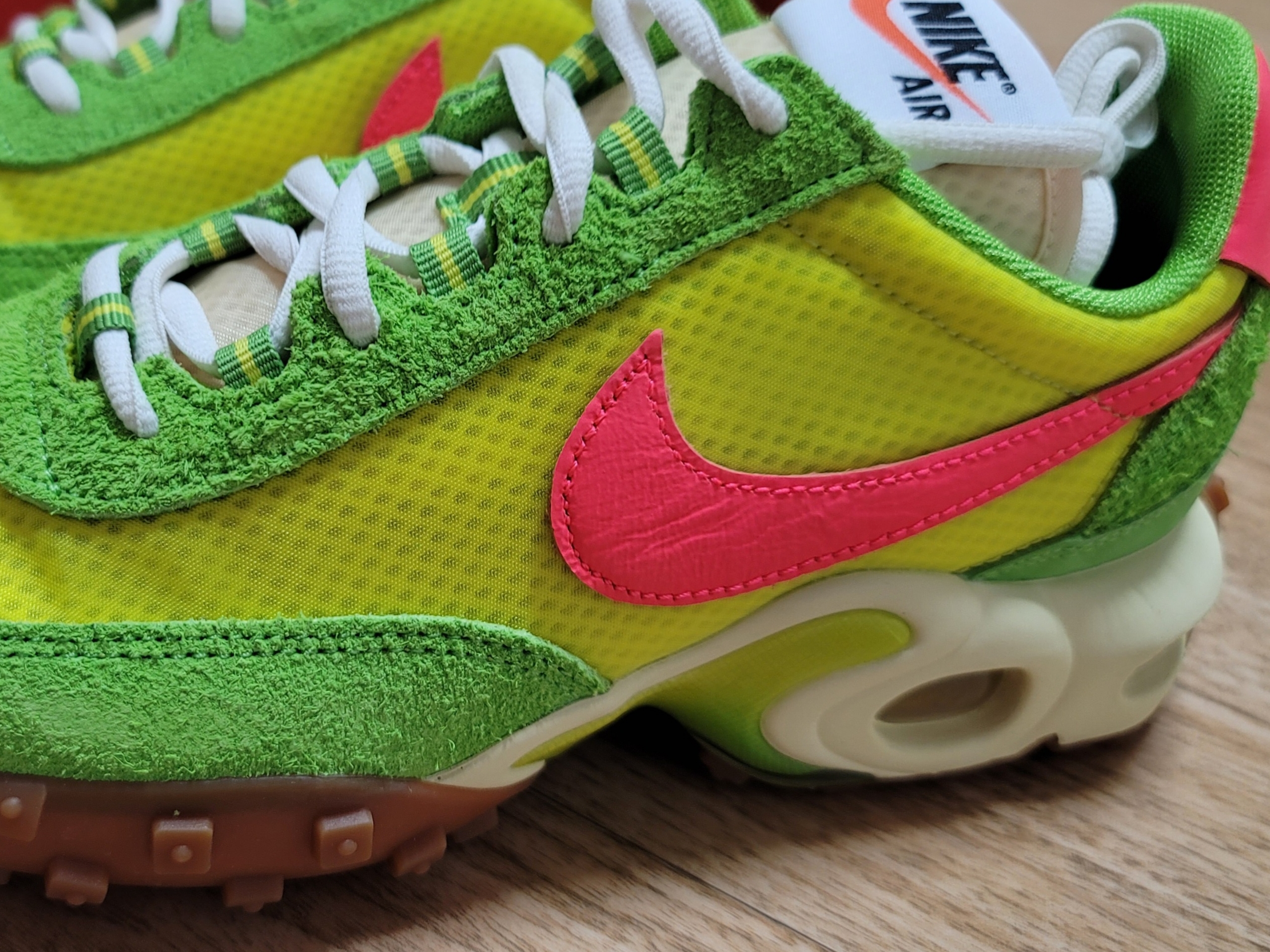 Nike Air Max Waffle Sprinter Green and Electrolime 착용 스타일