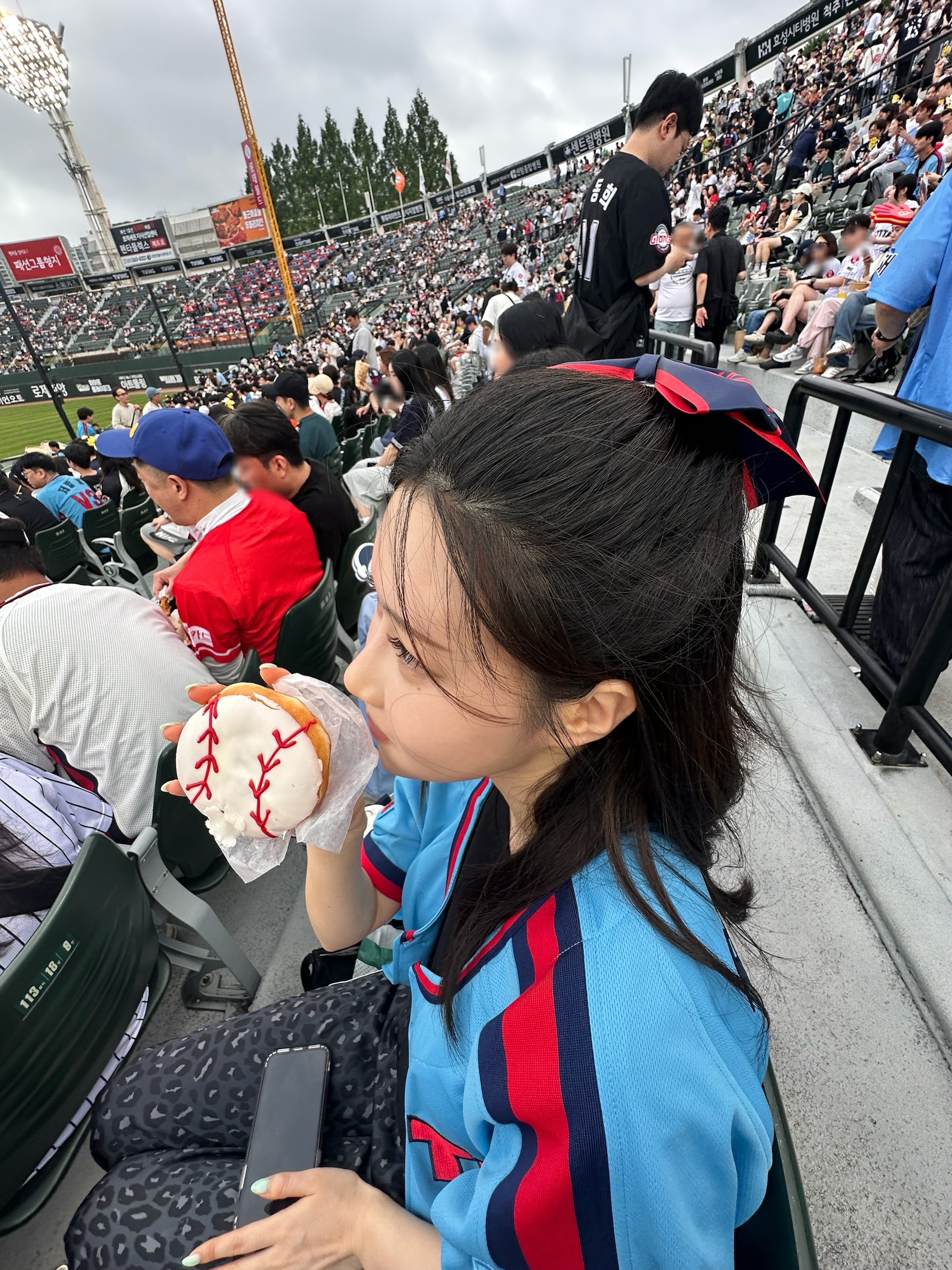 Lotte Giants Champion Away Authentic Uniform Sky Blue (Non Marking Ver.) 착용 스타일