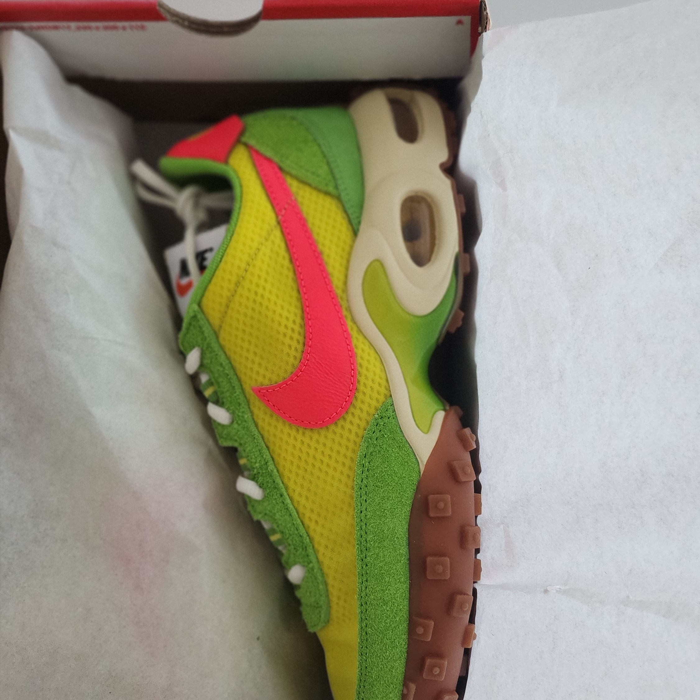 Nike Air Max Waffle Sprinter Green and Electrolime 착용 스타일