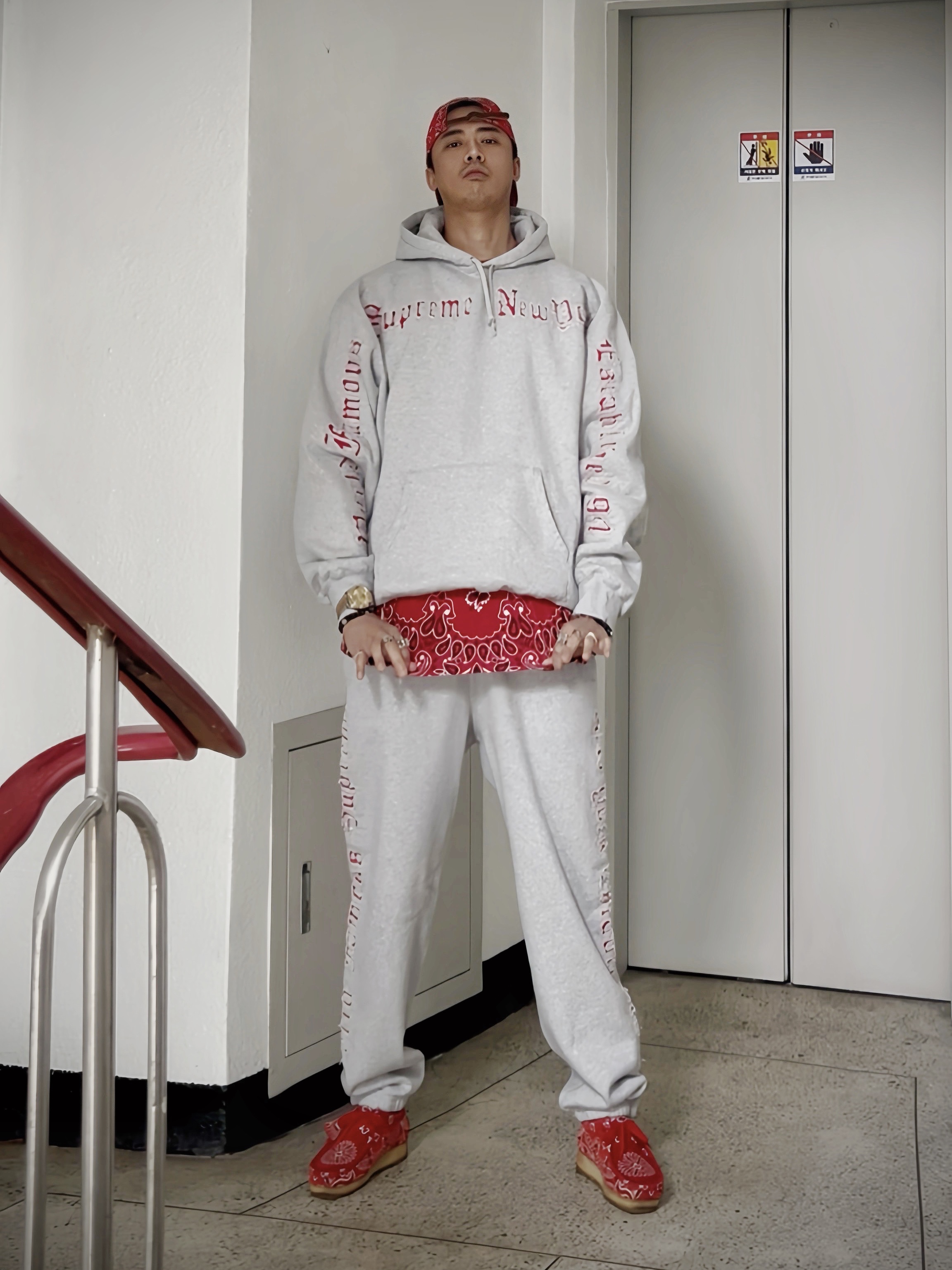 Supreme Bandana Camp Cap Red - 21SS, Supreme Small Box T-Shirt Red Bandana - 21SS 착용 스타일 - 2