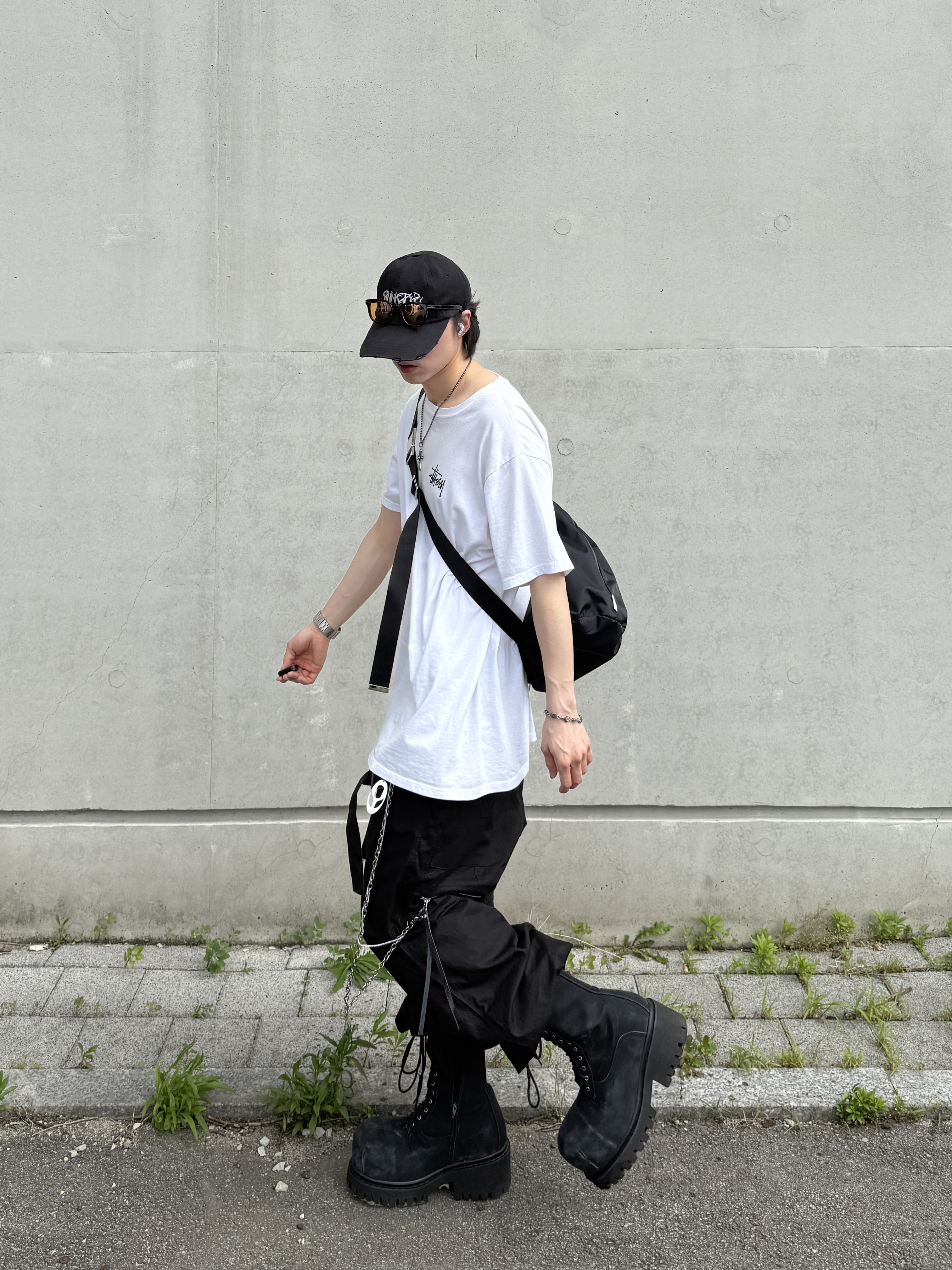 Wapworks Wide Safety Cargo Pants Black, Balenciaga Stomper Bootie Black 착용 스타일 - 4