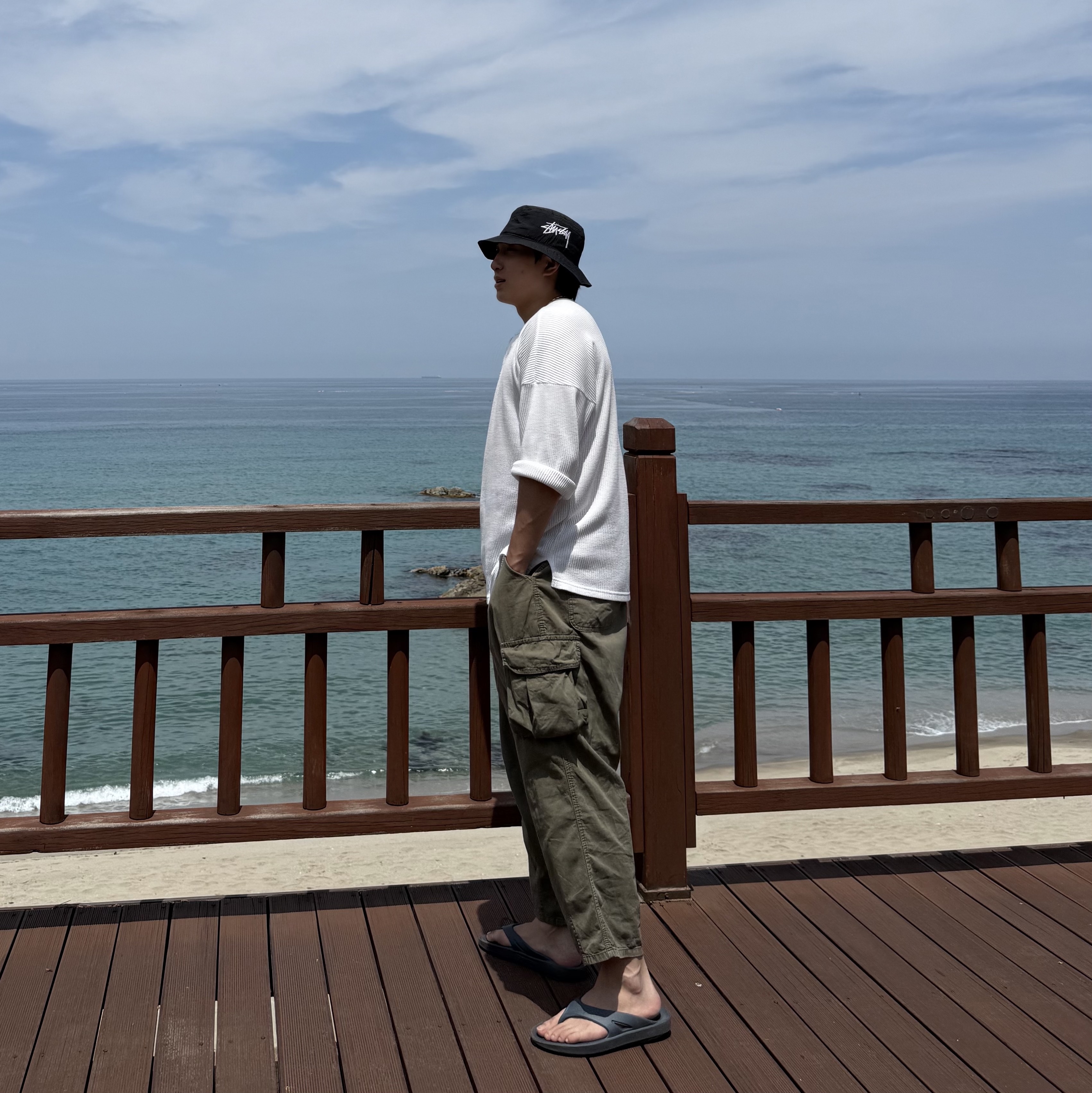 Nike x Stussy Bucket Hat Black, Oofos OOriginal Moroccan Blue 착용 스타일 - 2