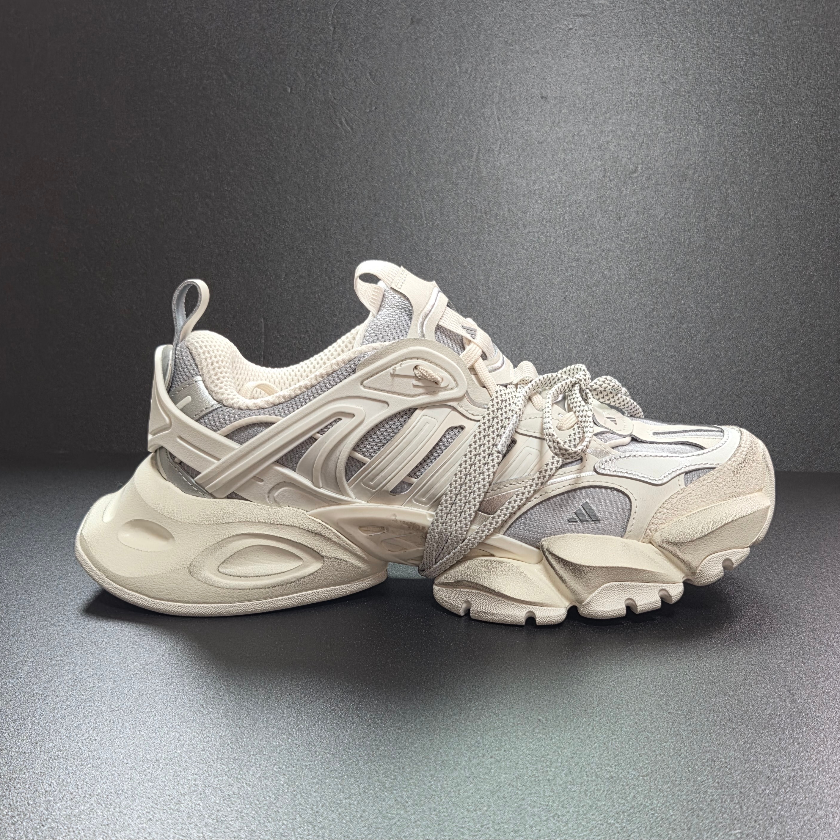 Adidas Vento XLG Deluxe Sneakers Core White Silver Metallic 착용 스타일 - 3