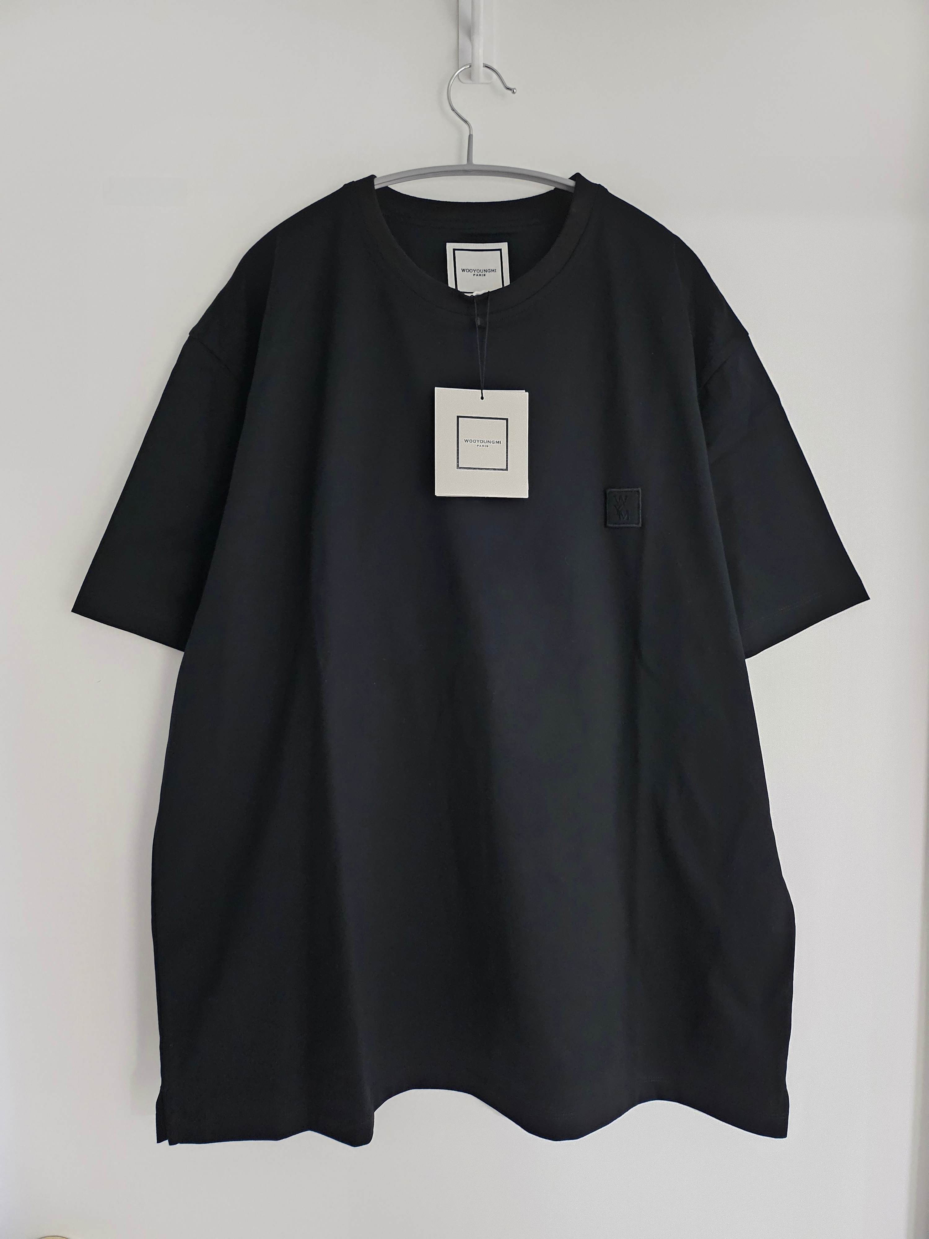 Wooyoungmi 3D Flower Back Logo T-Shirt Black - 24FW 착용 스타일 - 2