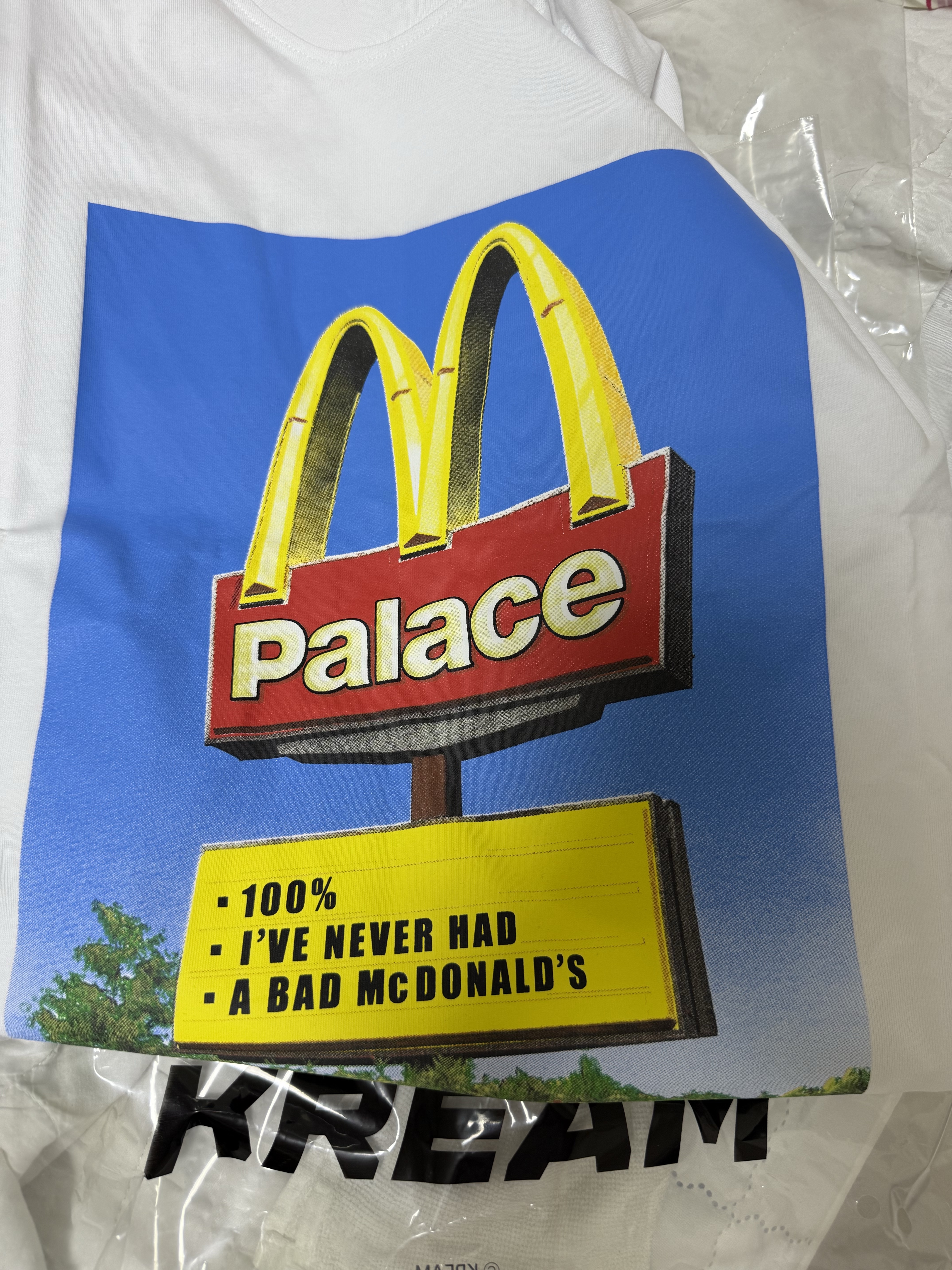 Palace x McDonald's Sign T-Shirt White - 23FW 착용 스타일