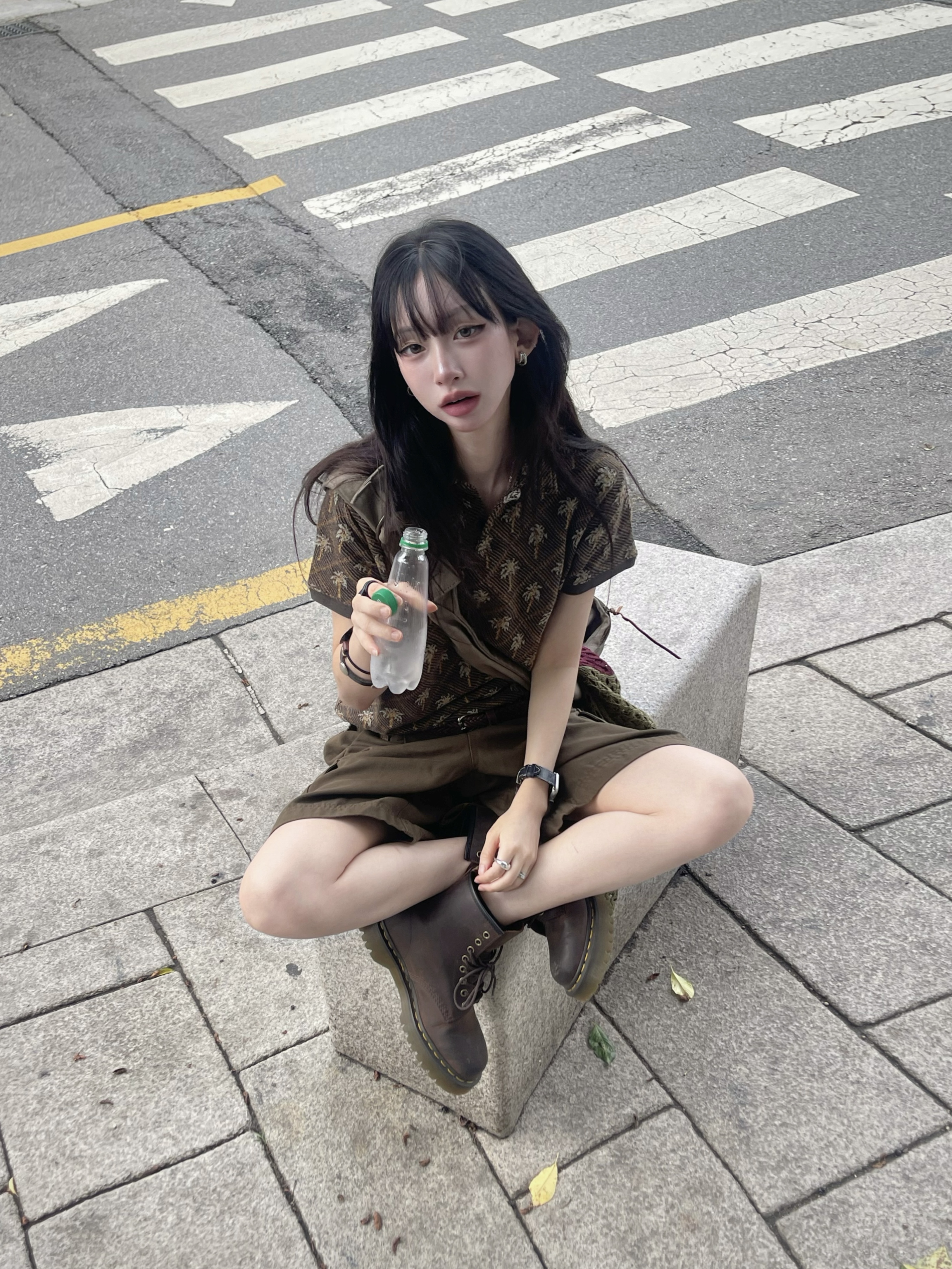 Dr. Martens 1460 Crazy Horse Brown, Kapital No.6 Canvas Snufkin Bag Khaki 착용 스타일 - 1