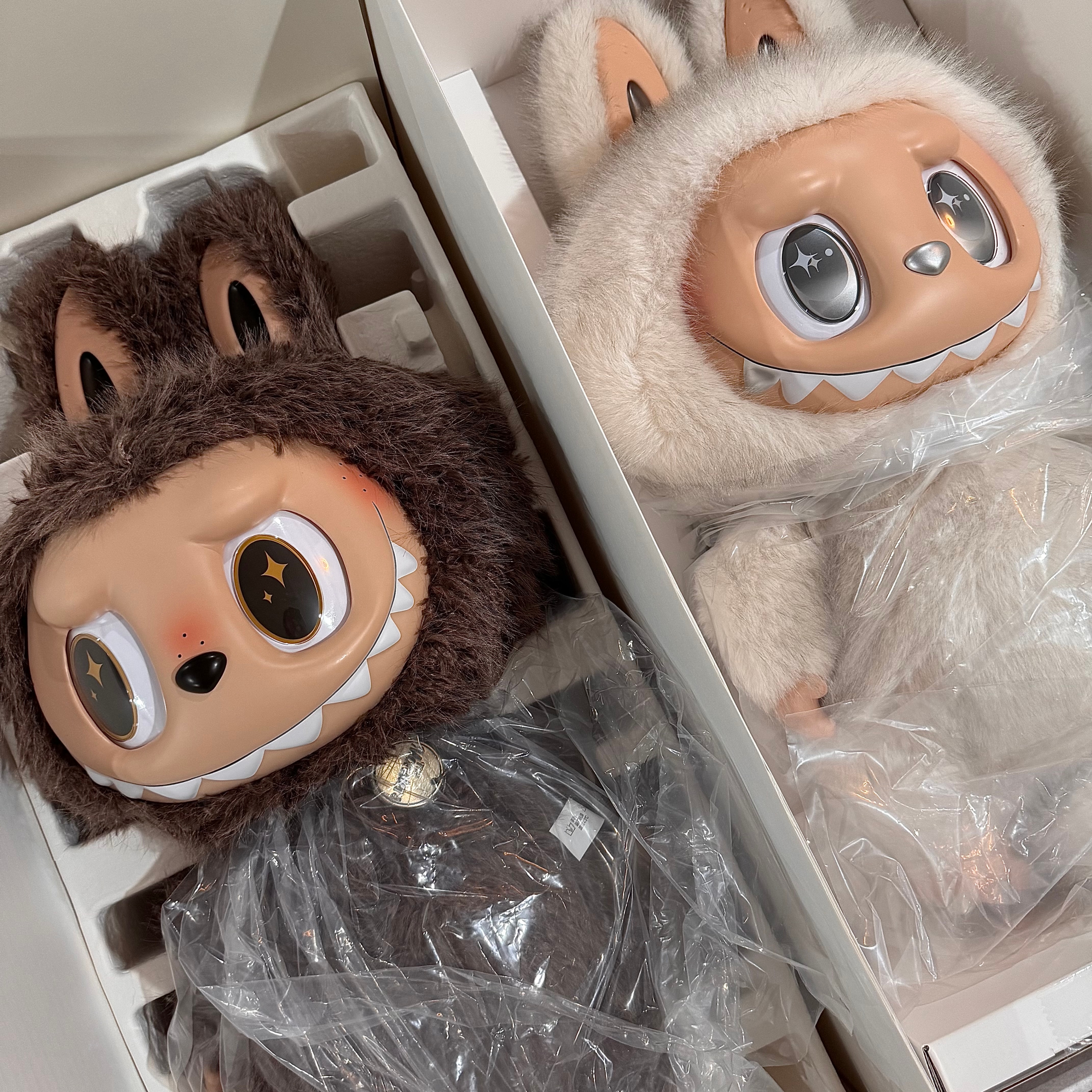 Pop Mart The Monsters I Found You Vinyl Face Doll, Pop Mart The Monsters Zimomo Angel In Clouds Vinyl Face Doll 착용 스타일