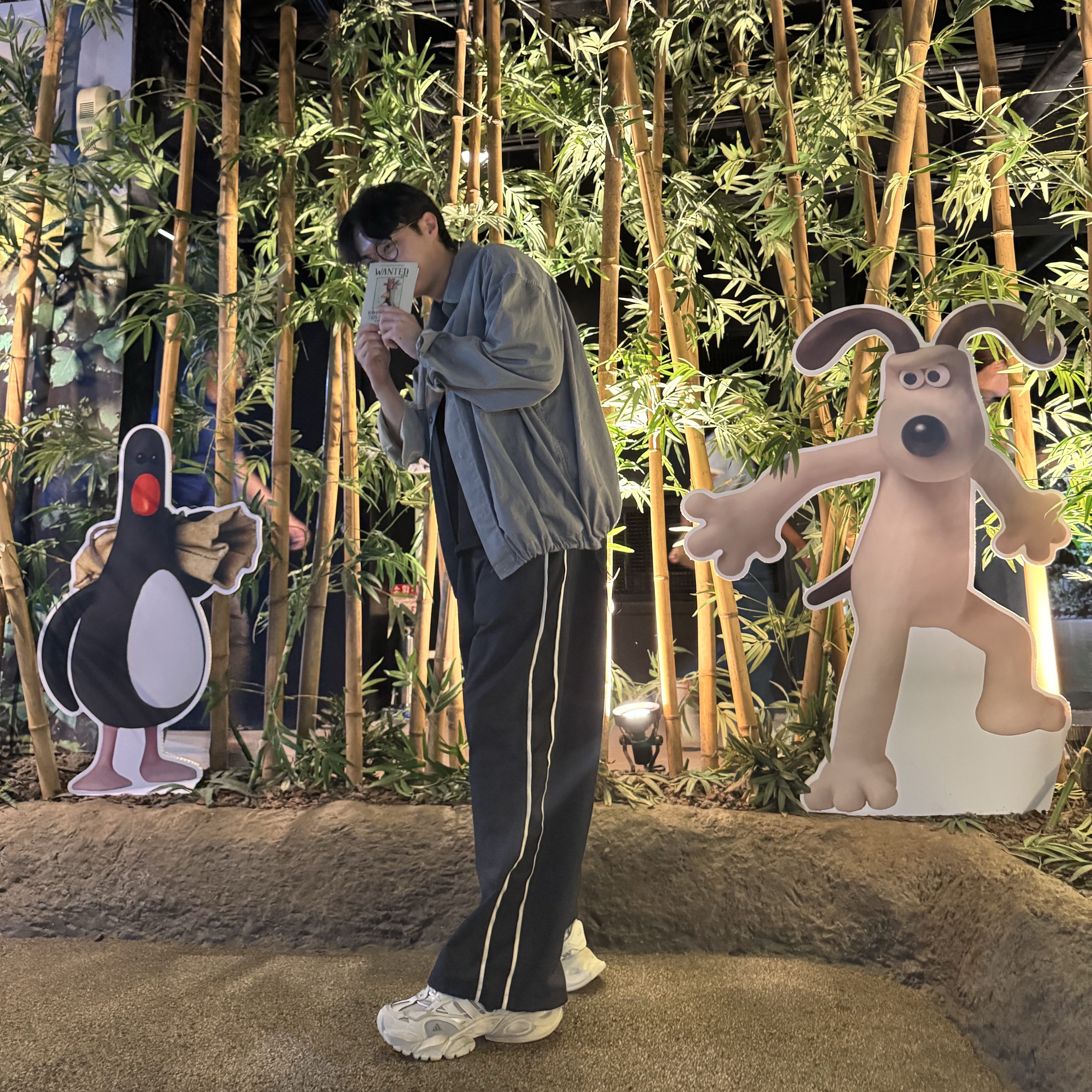 Polyteru 1011 Nylon Track Pants Dark Navy, Adidas Vento XLG Deluxe Sneakers Core White Silver Metallic 착용 스타일