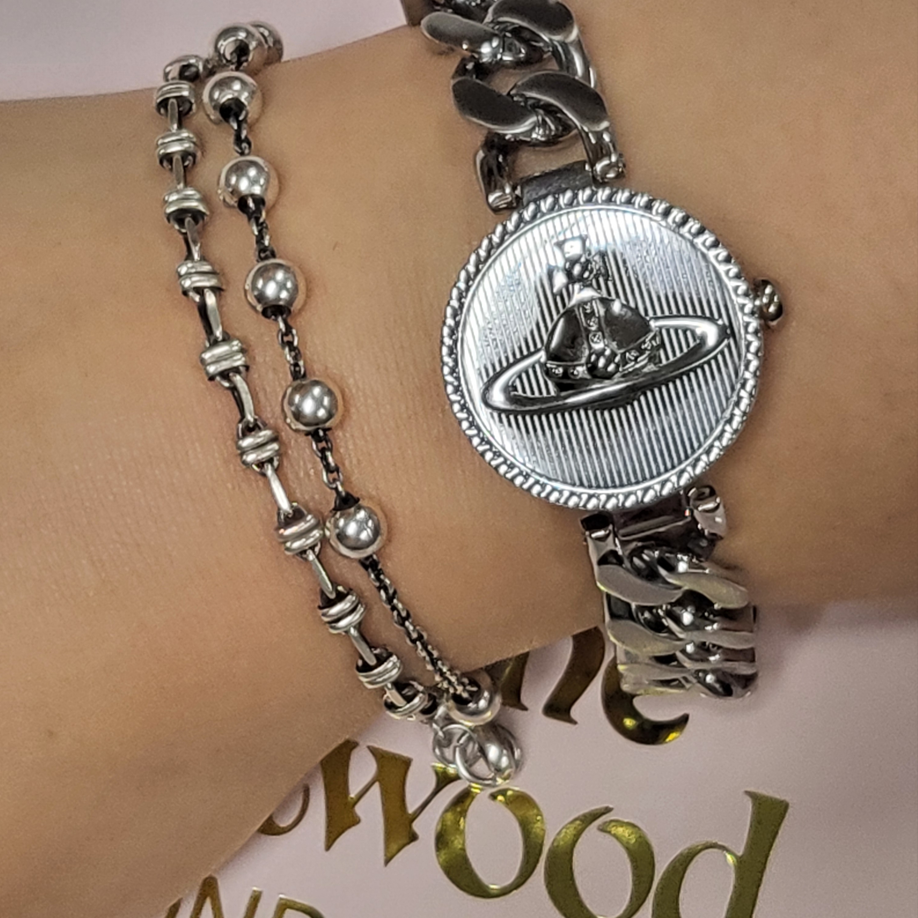(W) Vivienne Westwood Orb Button 25mm Silver 착용 스타일 - 2