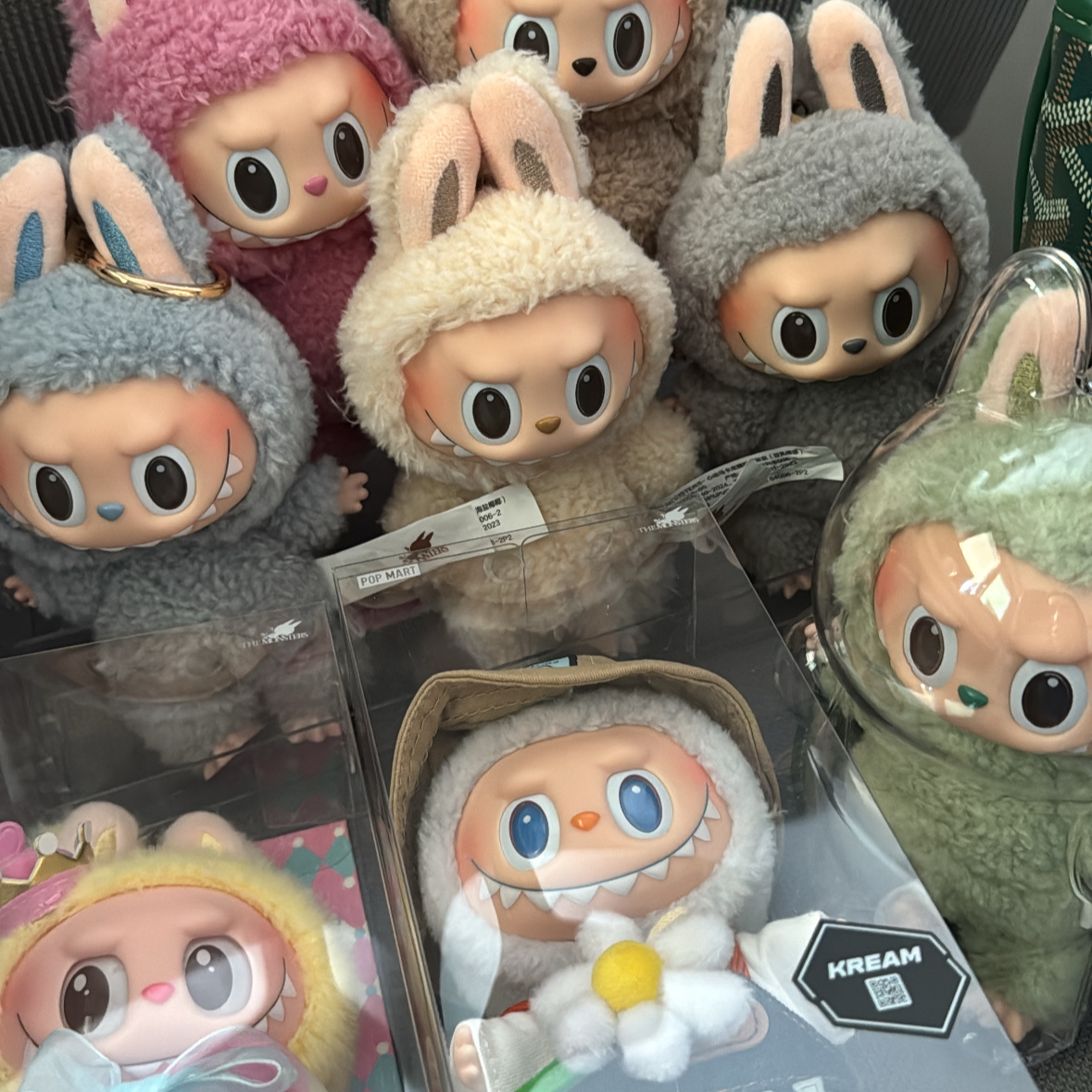 Pop Mart Fall In Wild Labubu Series Toy Keyring 착용 스타일