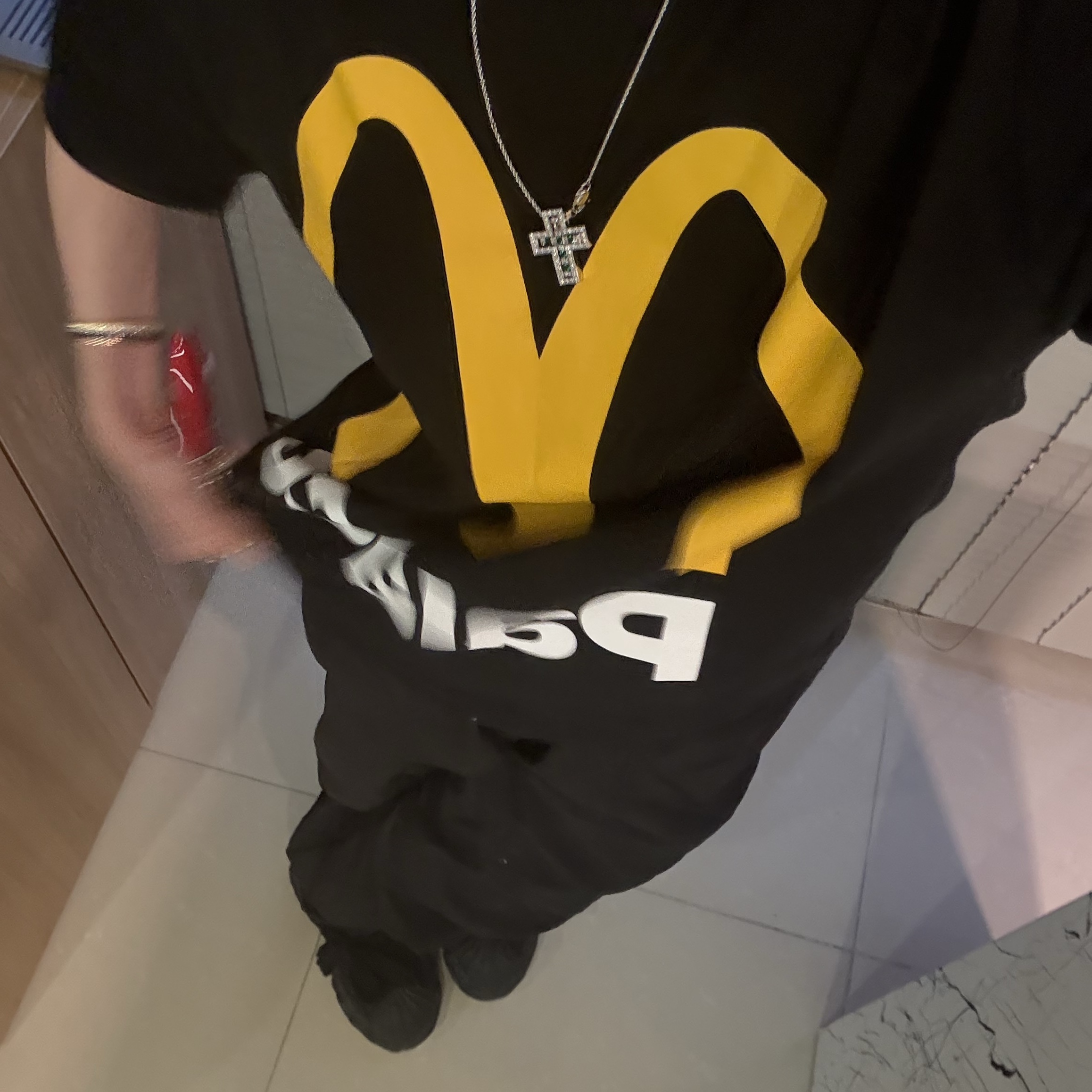 Palace x McDonald's Logo T-Shirt Black - 23FW 착용 스타일 - 2