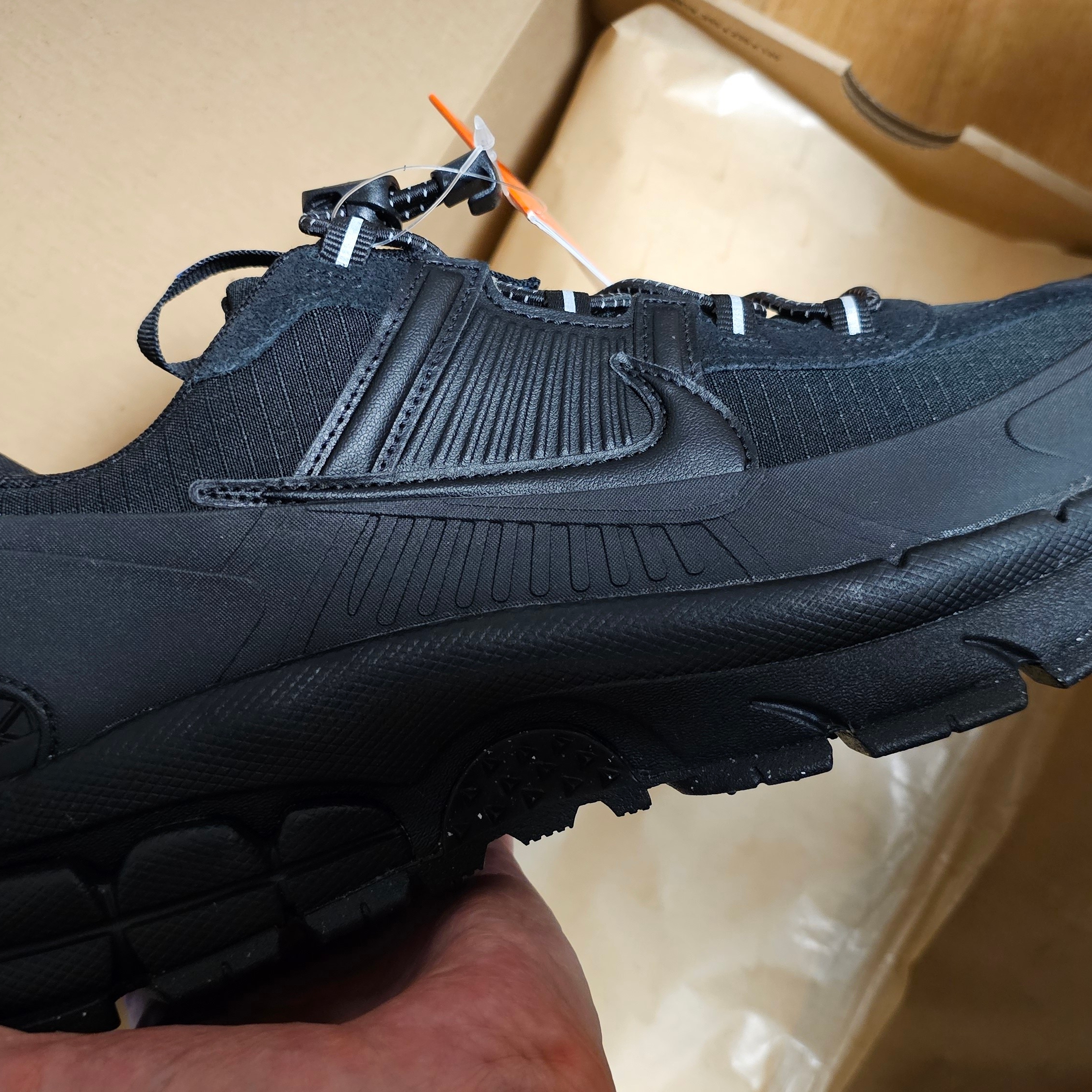 Nike Zoom Vomero Roam Black Racer Blue 착용 스타일