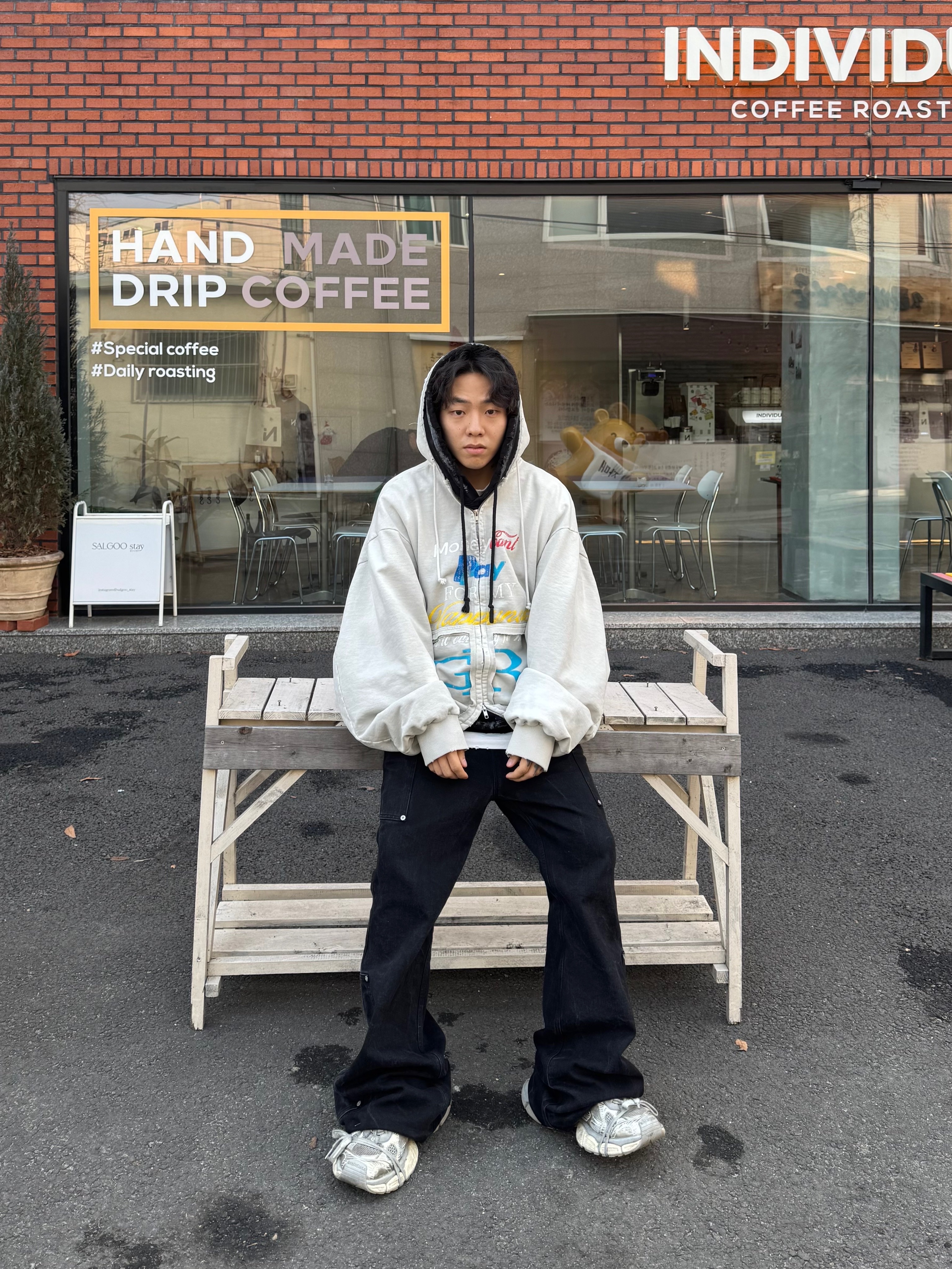 [KREAM 단독] Project G/R Happiness Zip Hoodie Light Grey 착용 스타일 - 2