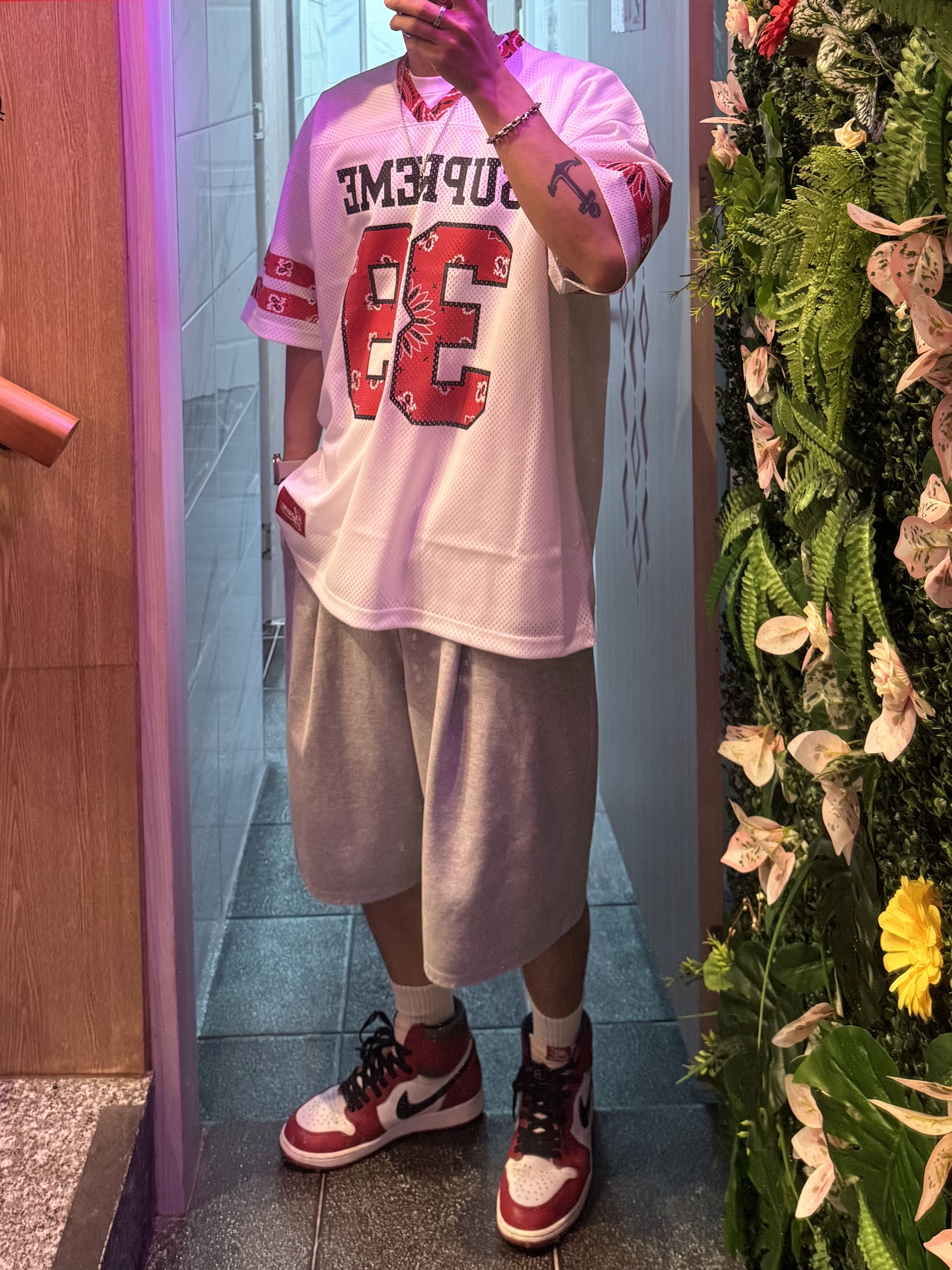 Supreme Bandana Football Jersey White - 25SS, Jordan 1 Retro High OG Chicago 2022 착용 스타일