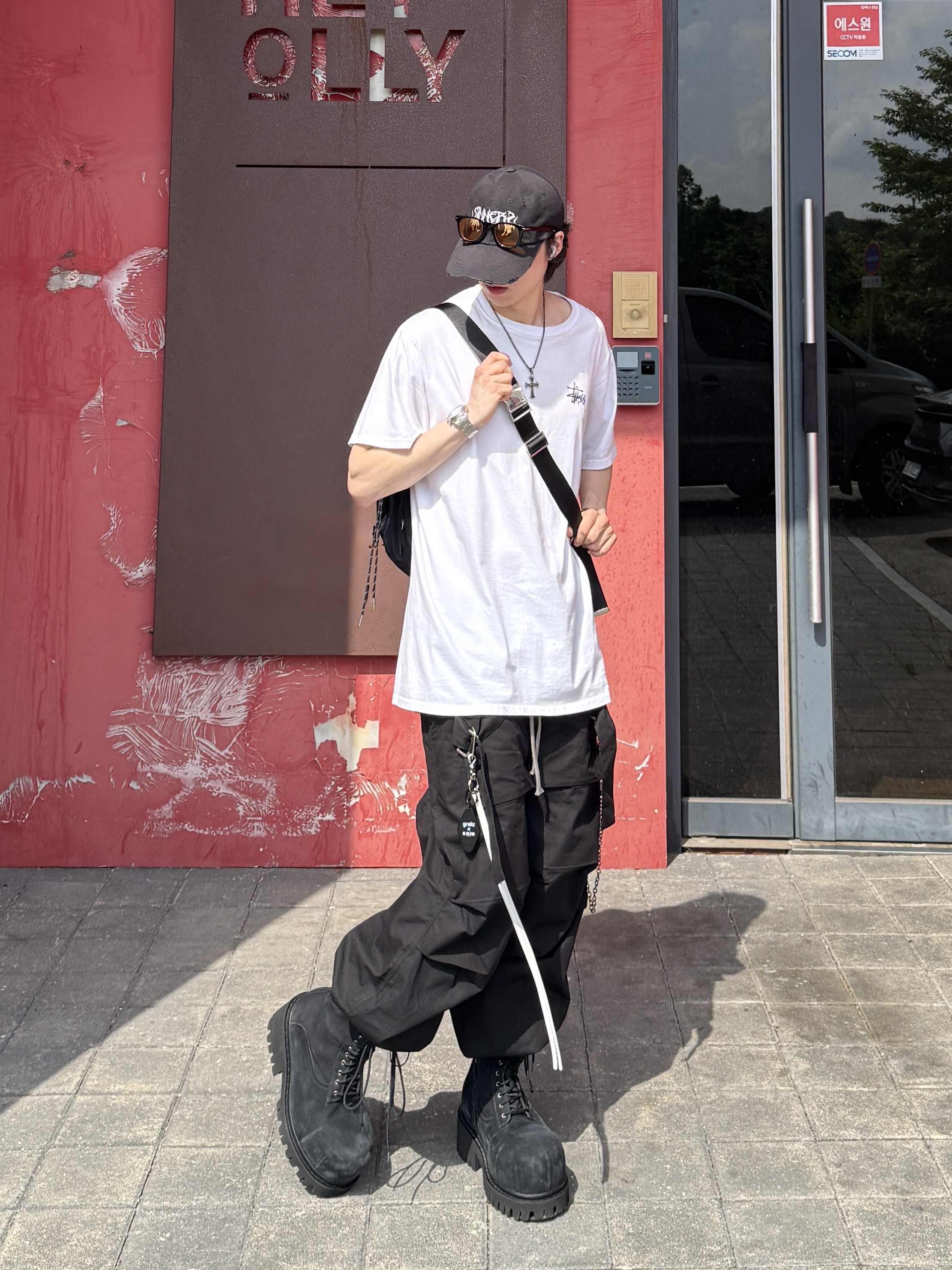 Wapworks Wide Safety Cargo Pants Black, Balenciaga Stomper Bootie Black 착용 스타일 - 3